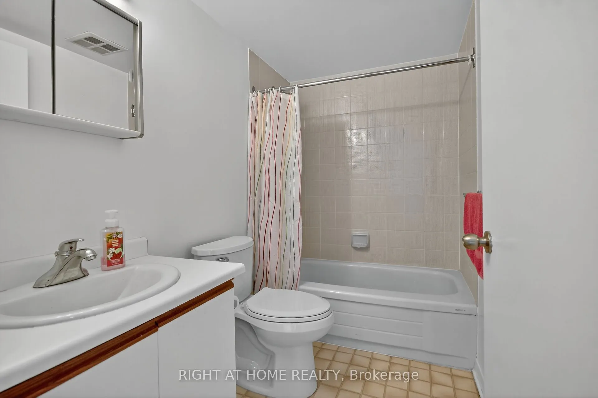 35 Holland Avenue, #811