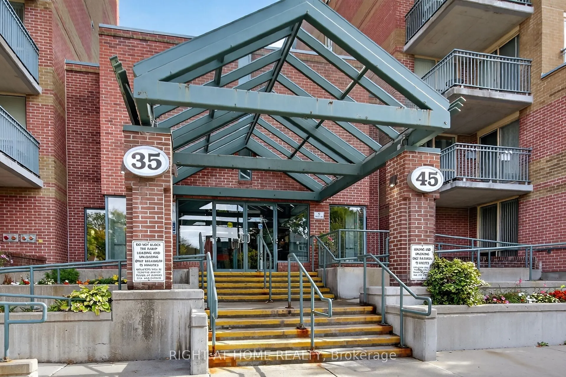 35 Holland Avenue, #811