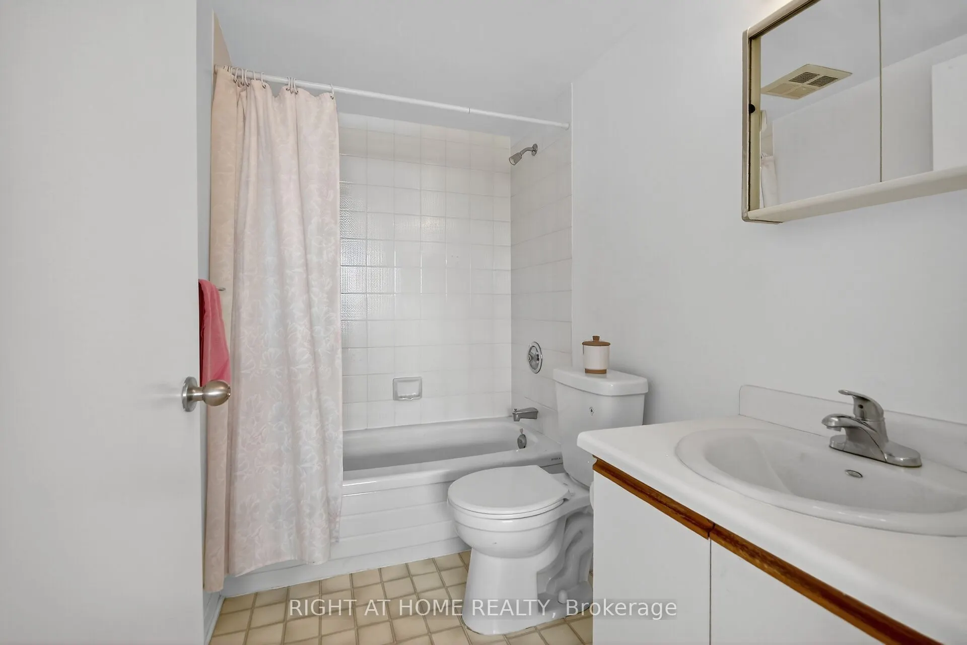 35 Holland Avenue, #811