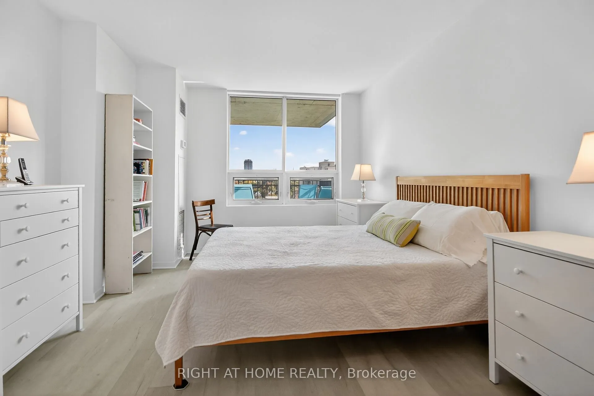 35 Holland Avenue, #811