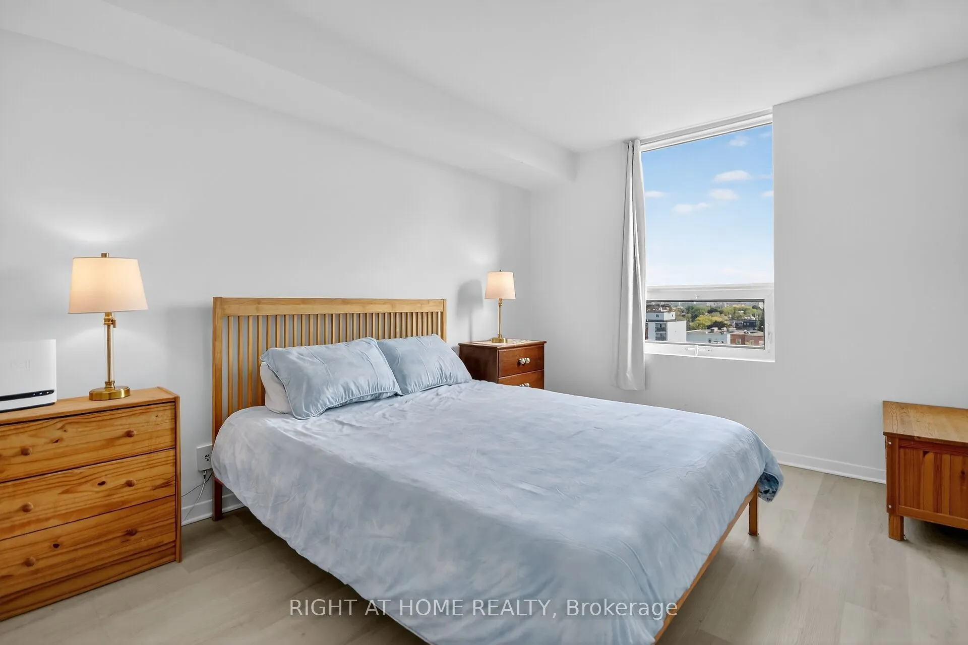 35 Holland Avenue, #811