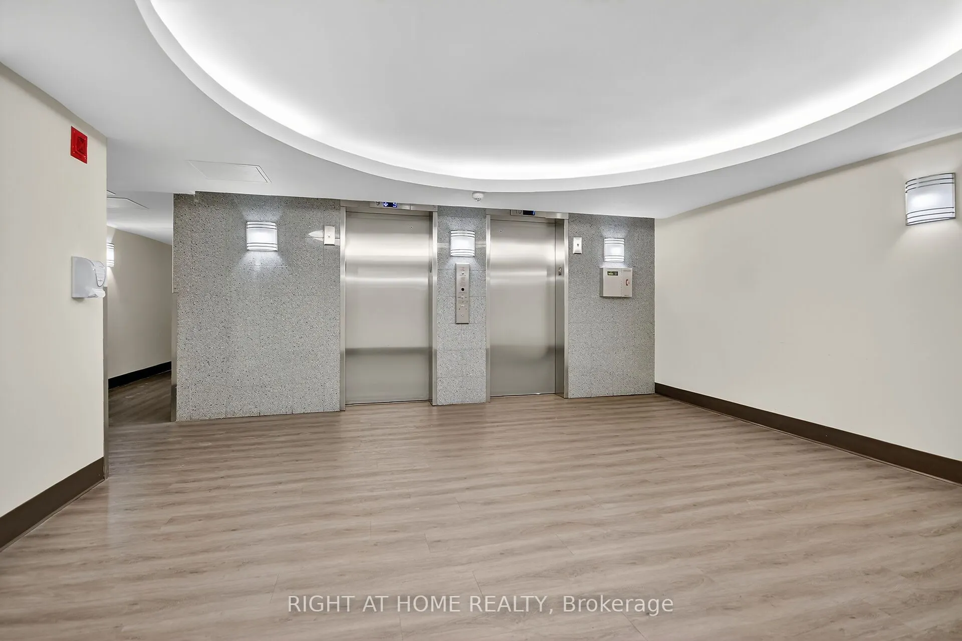 35 Holland Avenue, #811