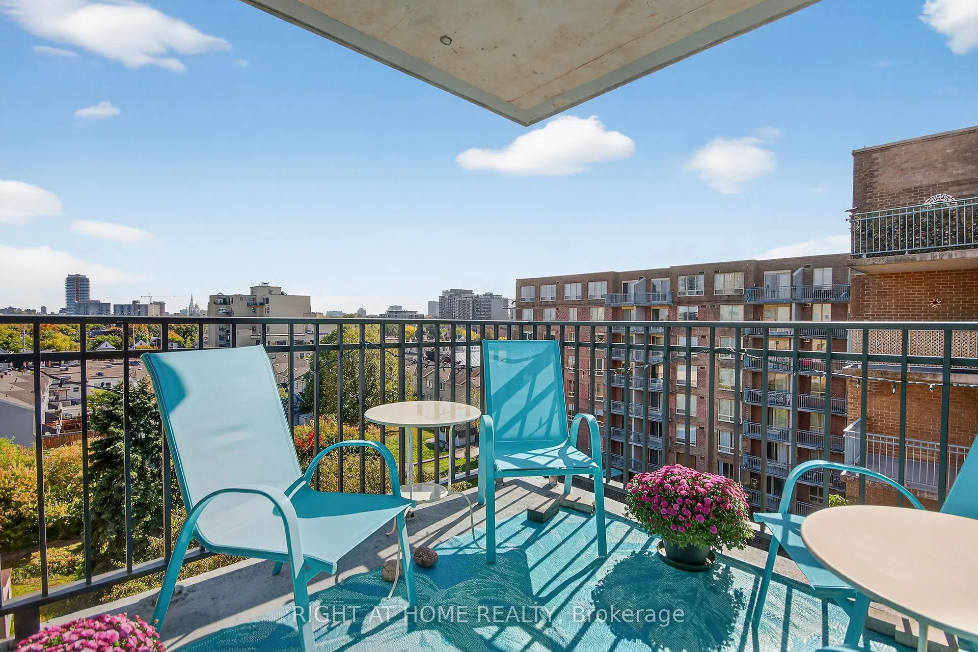 35 Holland Avenue, #811