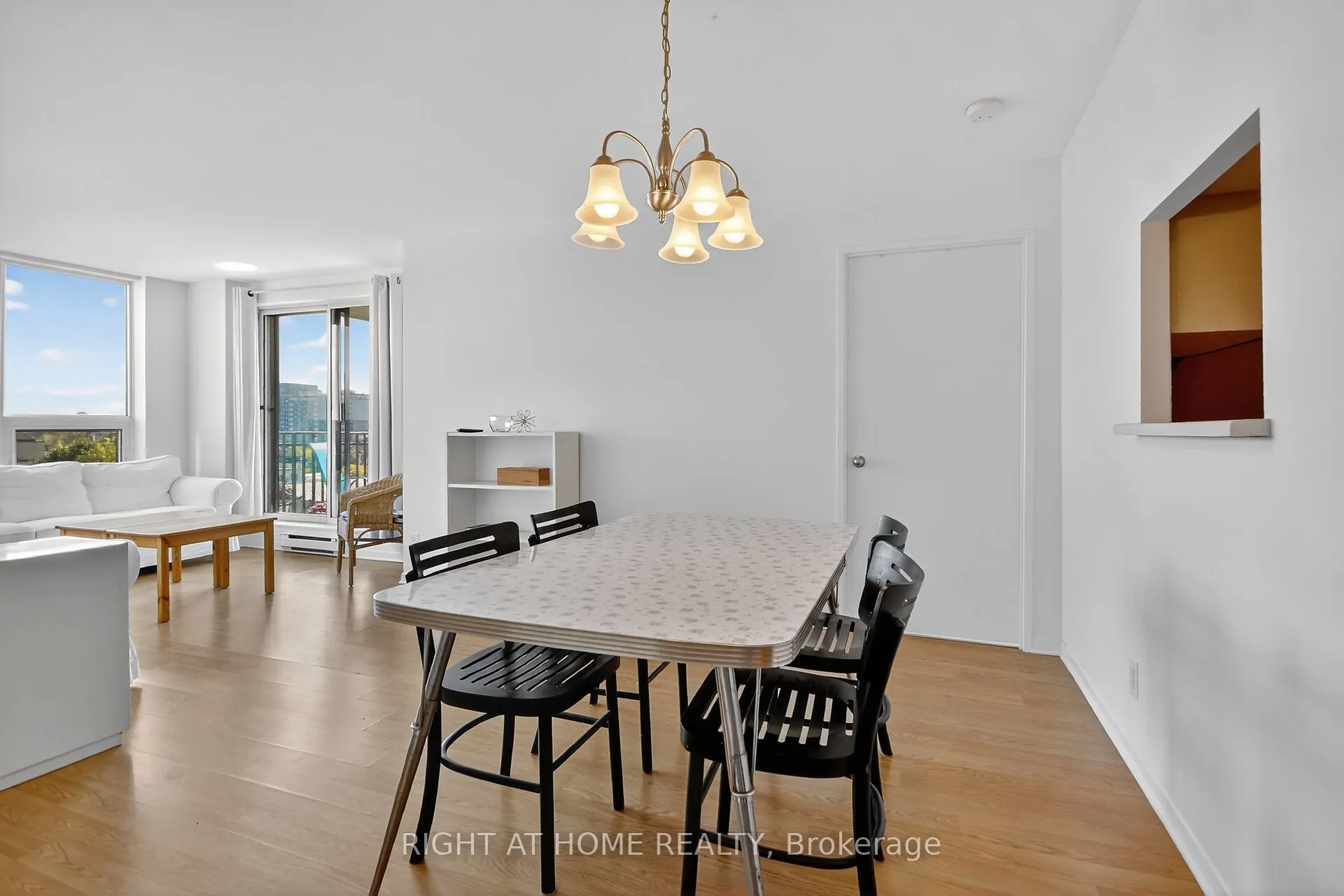 35 Holland Avenue, #811