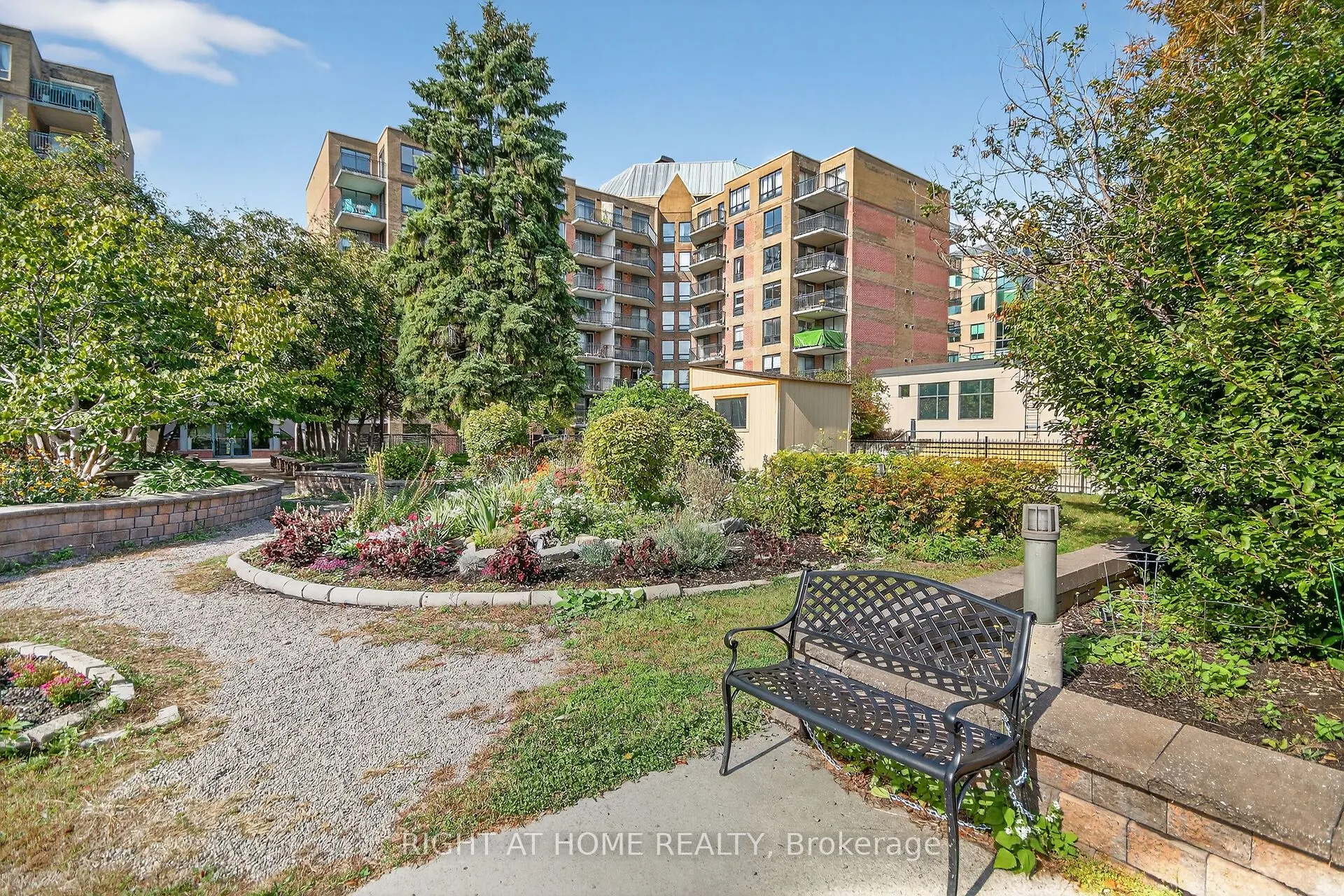 35 Holland Avenue, #811