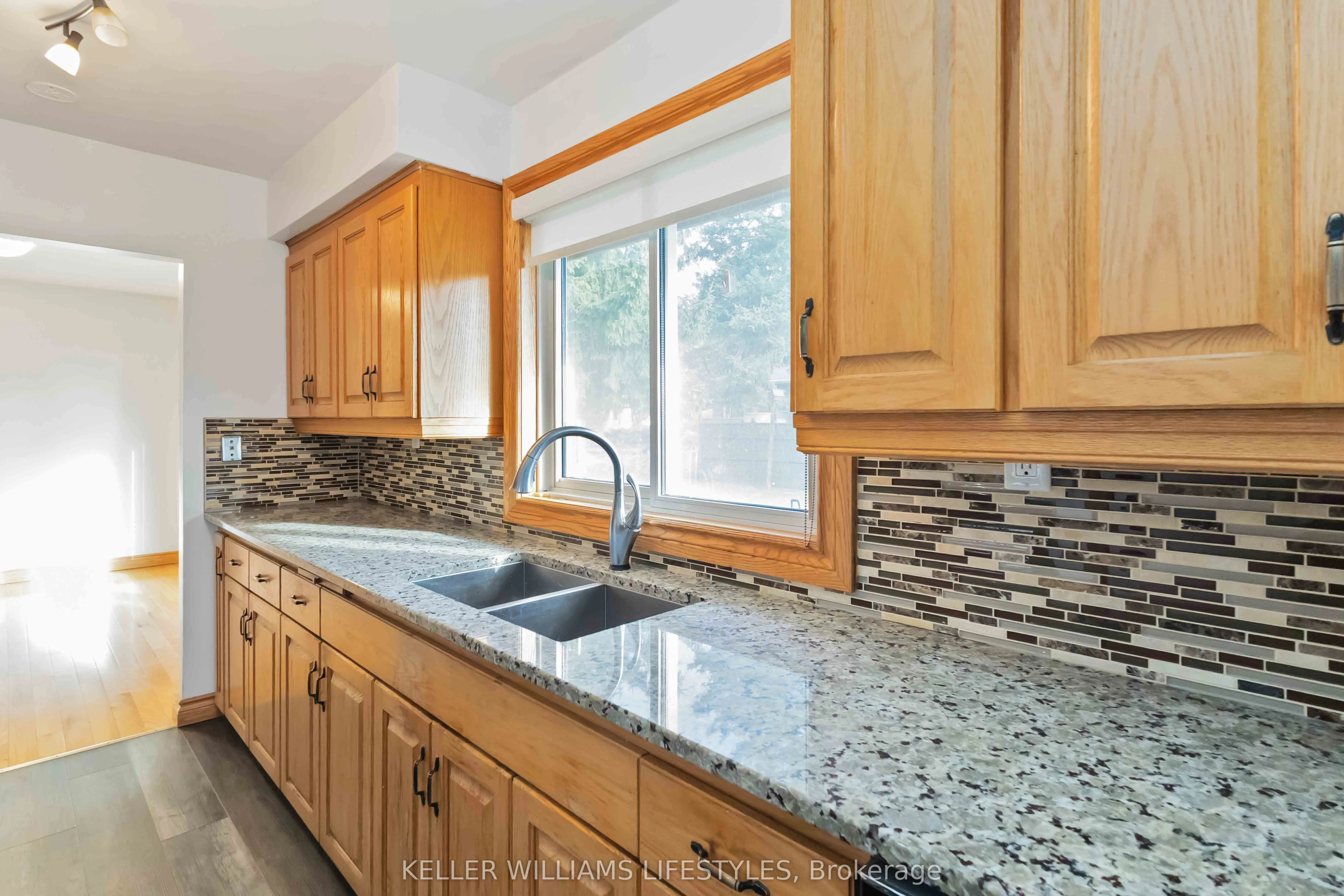 61 Delaware St Street S, #Upper