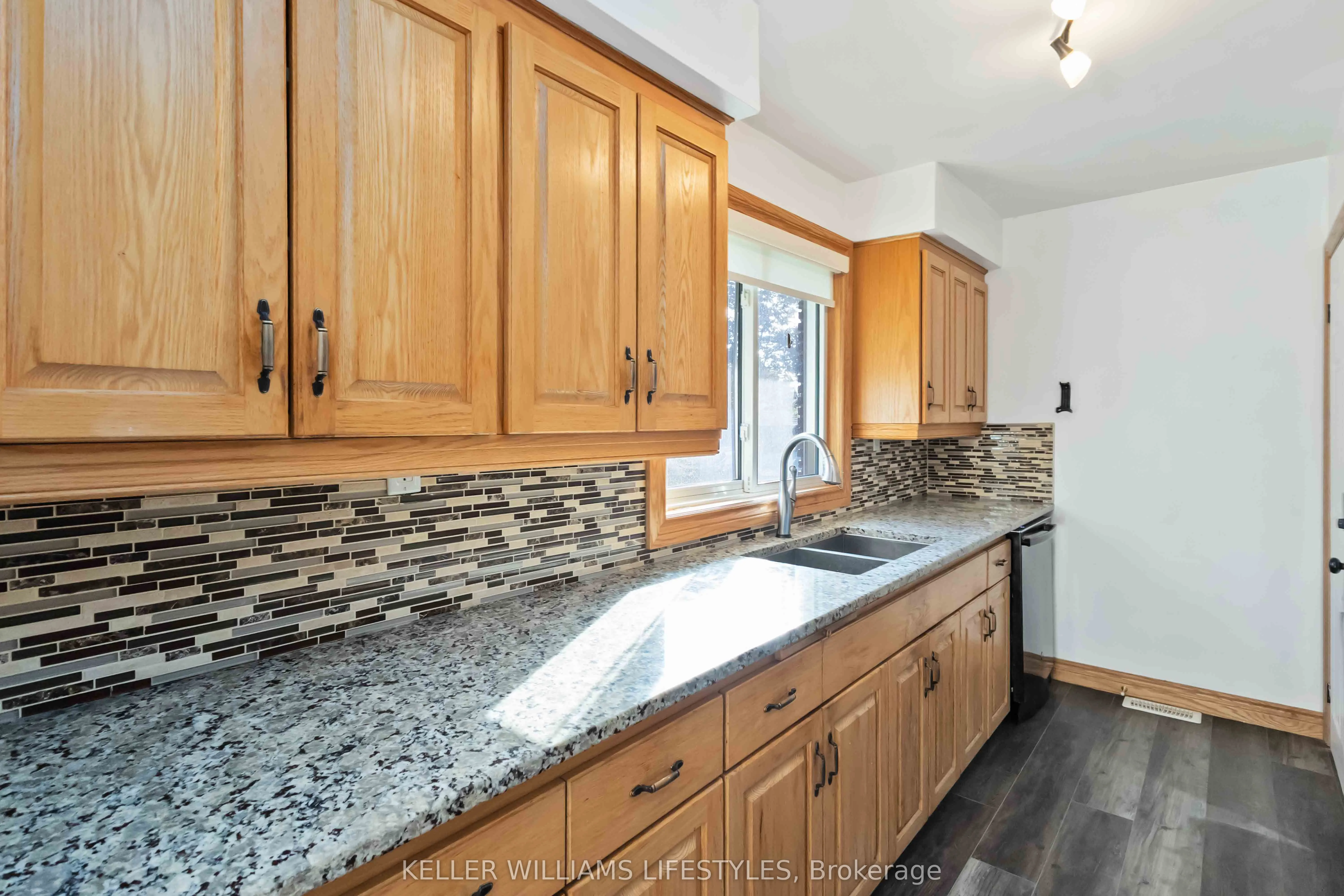 61 Delaware St Street S, #Upper