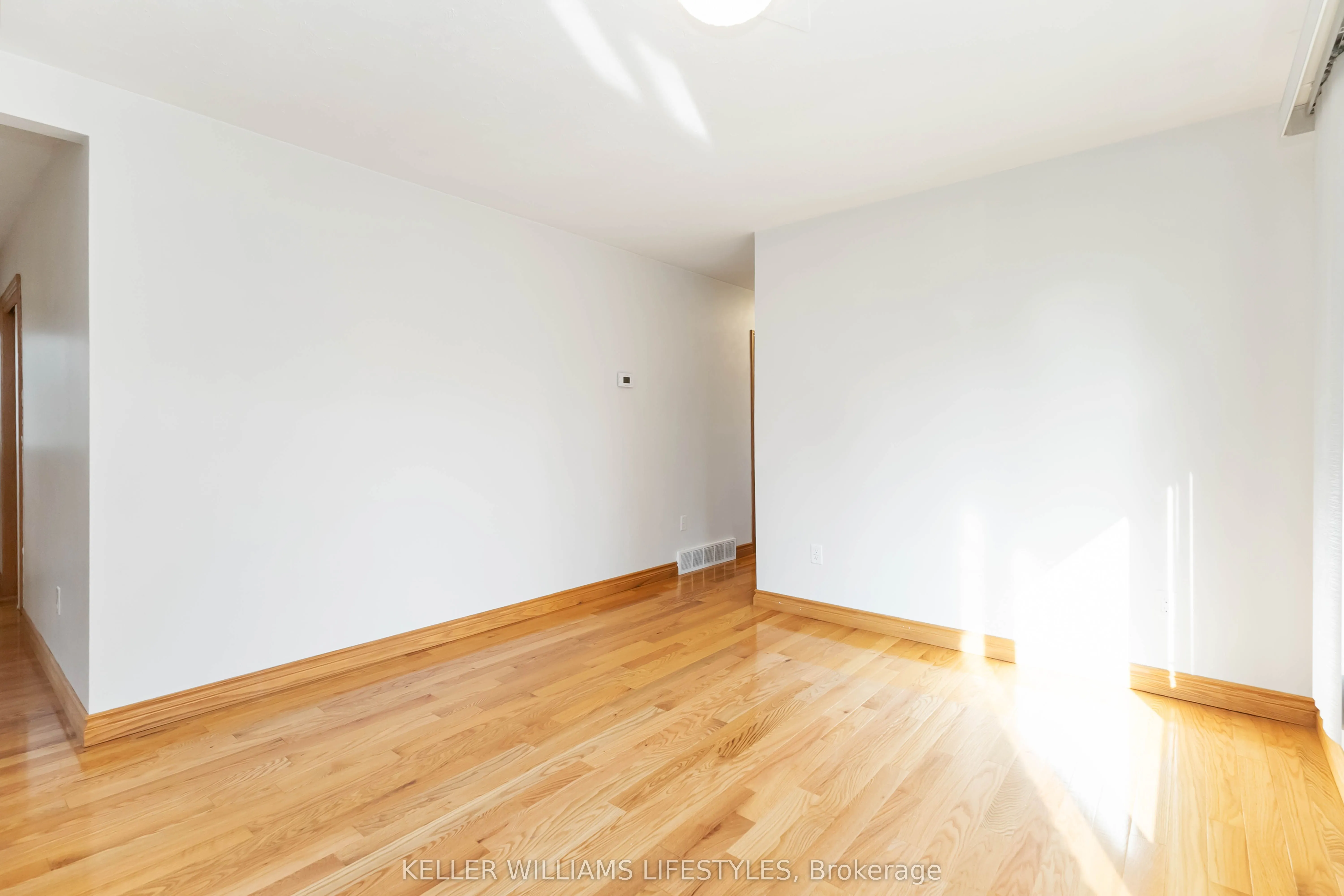 61 Delaware St Street S, #Upper