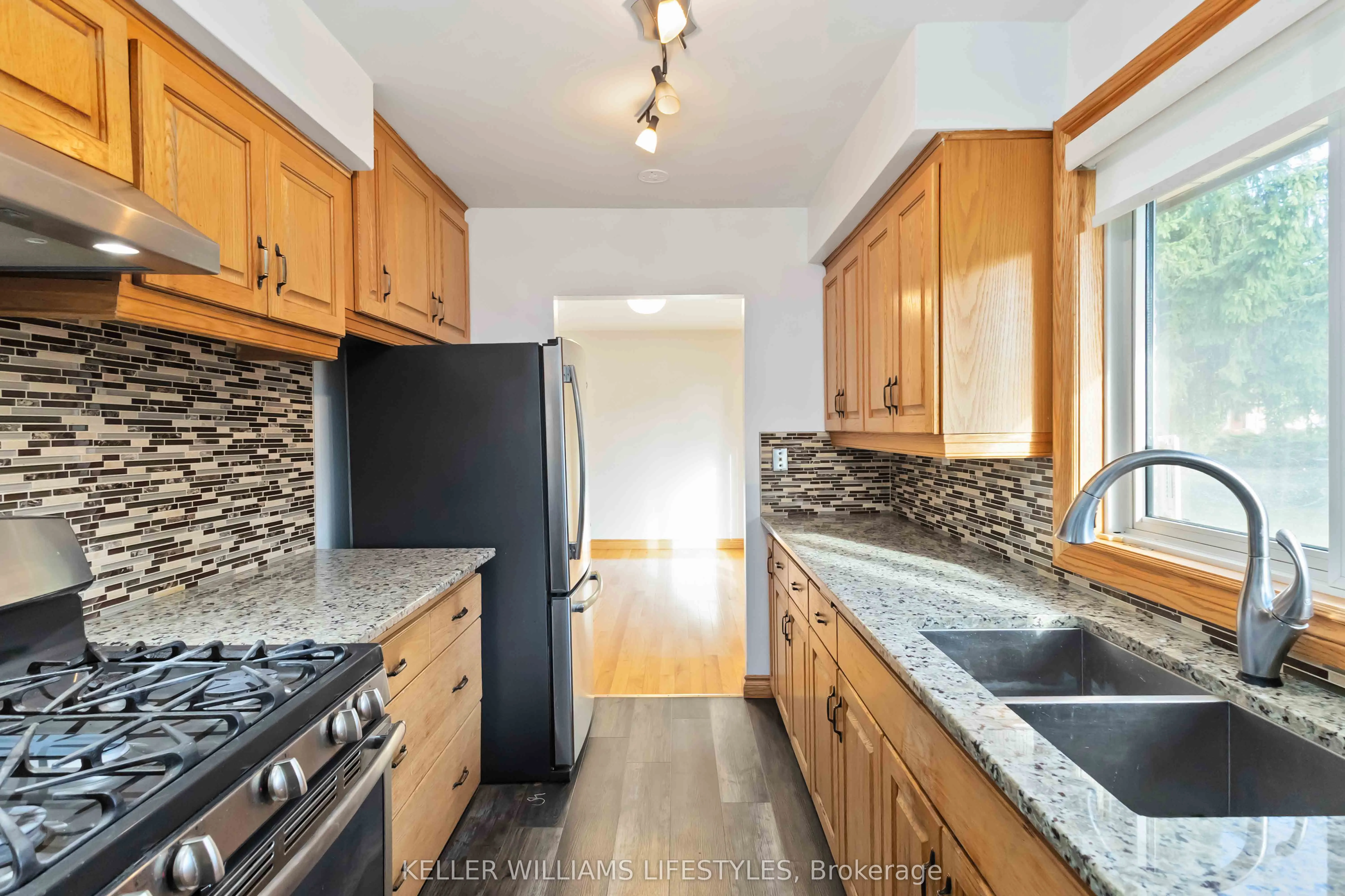 61 Delaware St Street S, #Upper