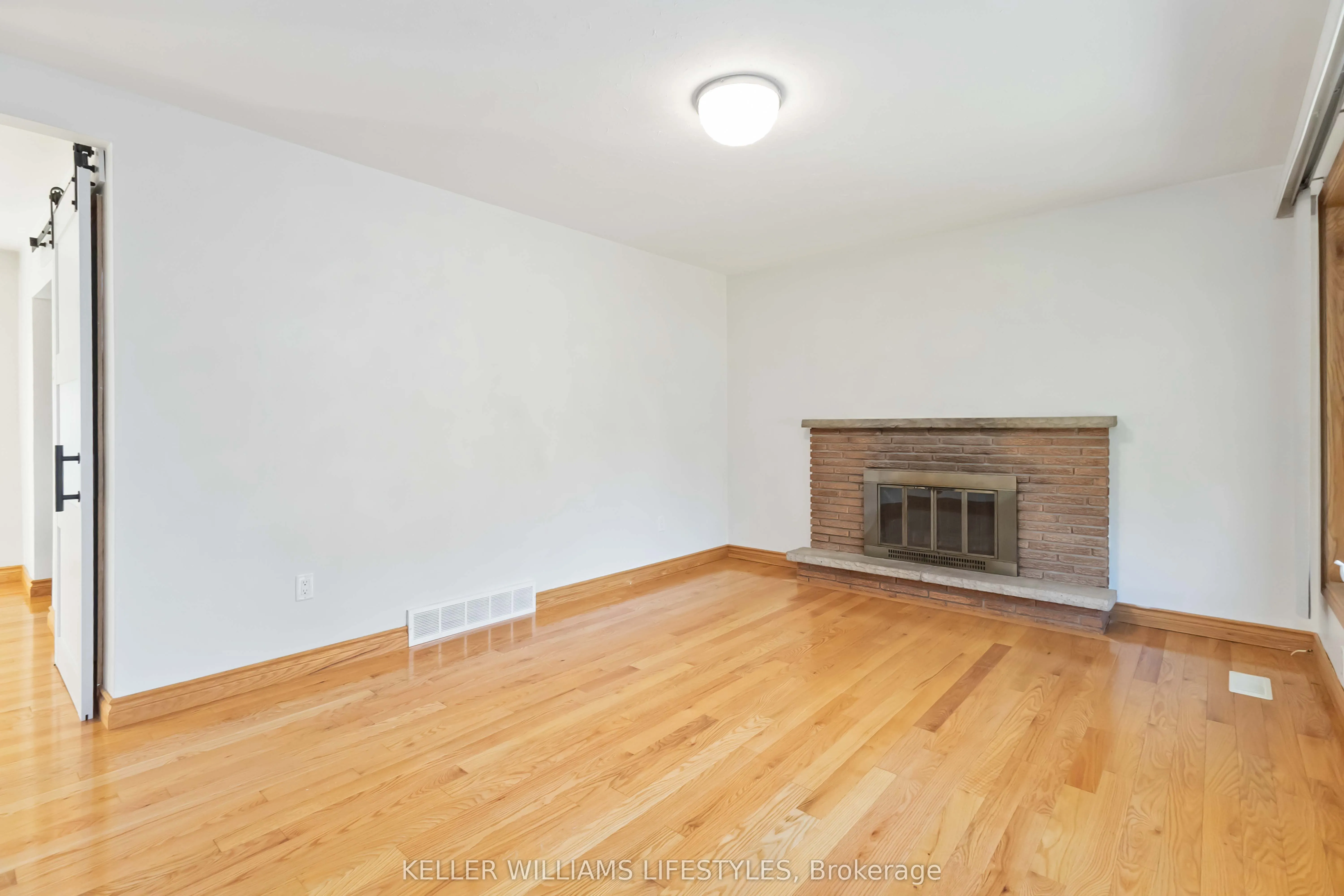 61 Delaware St Street S, #Upper