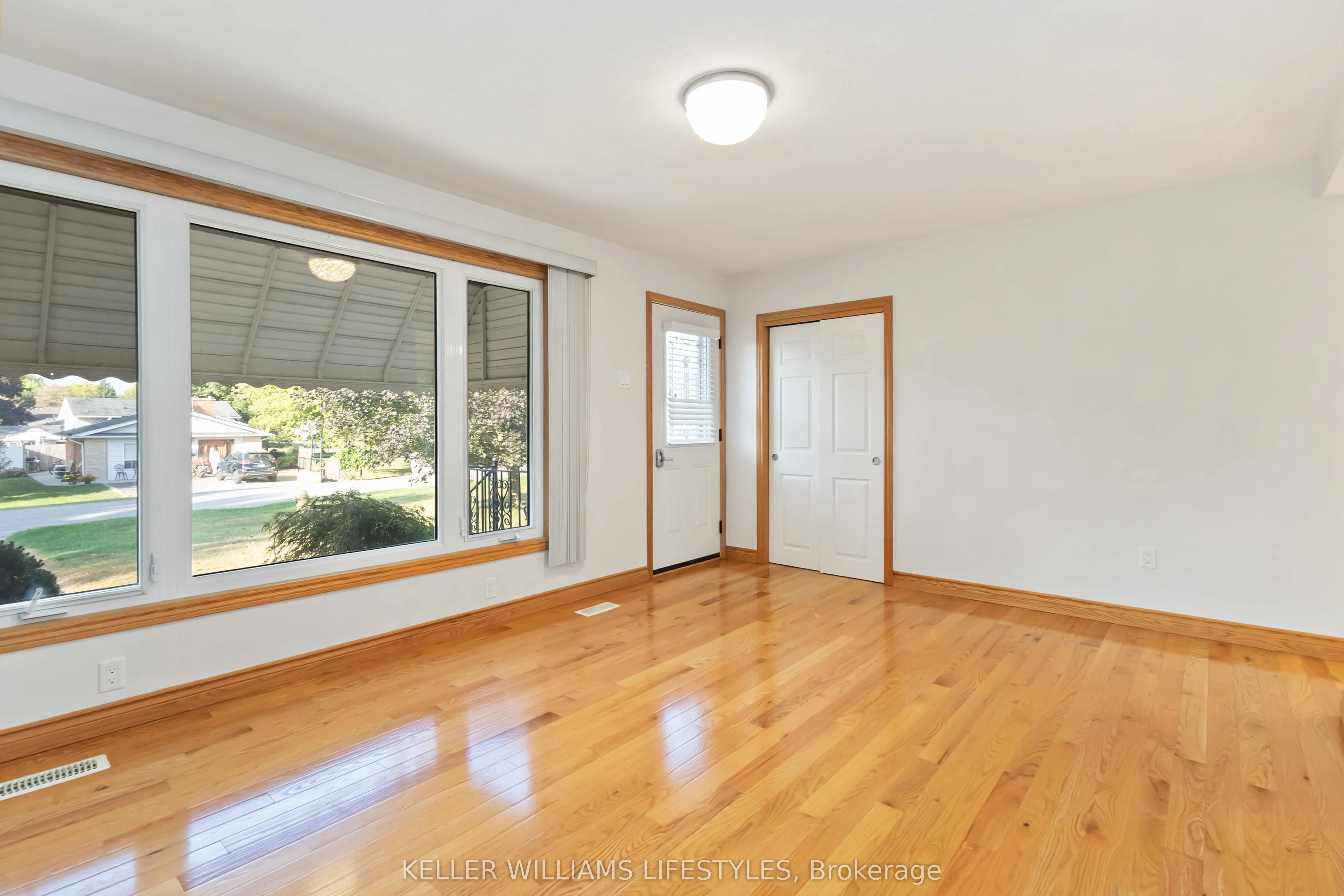 61 Delaware St Street S, #Upper