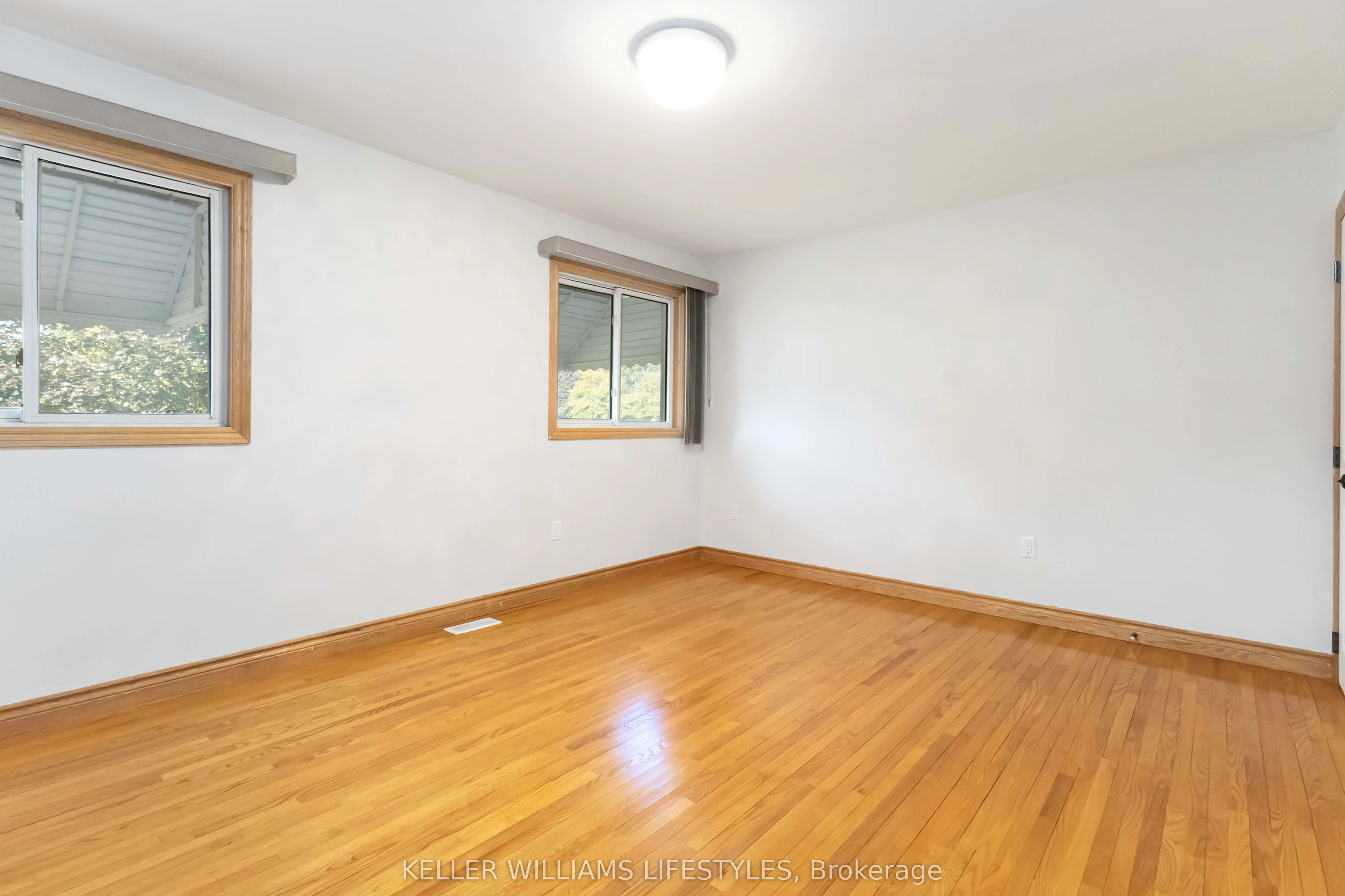 61 Delaware St Street S, #Upper