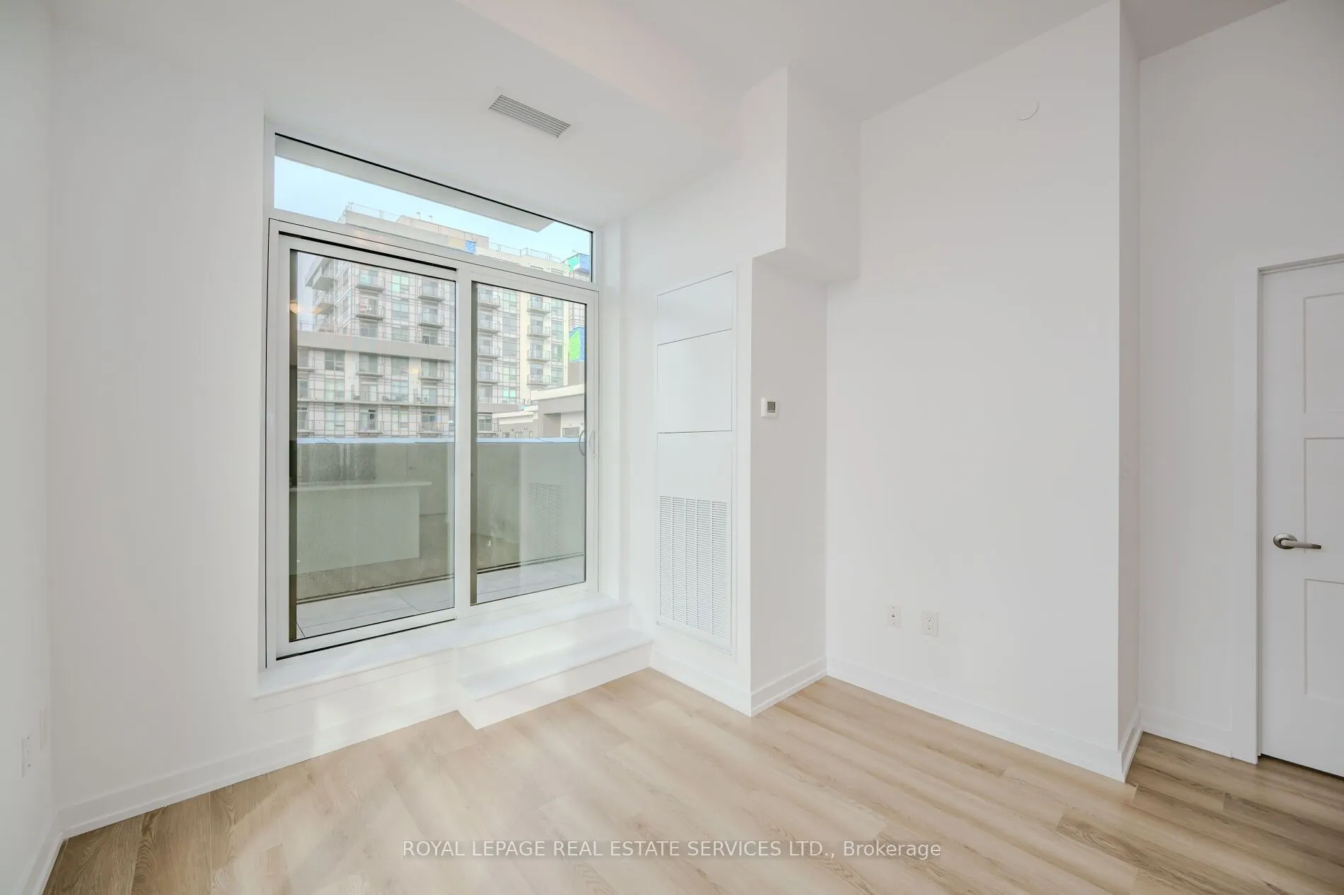 470 Dundas Street E, #517