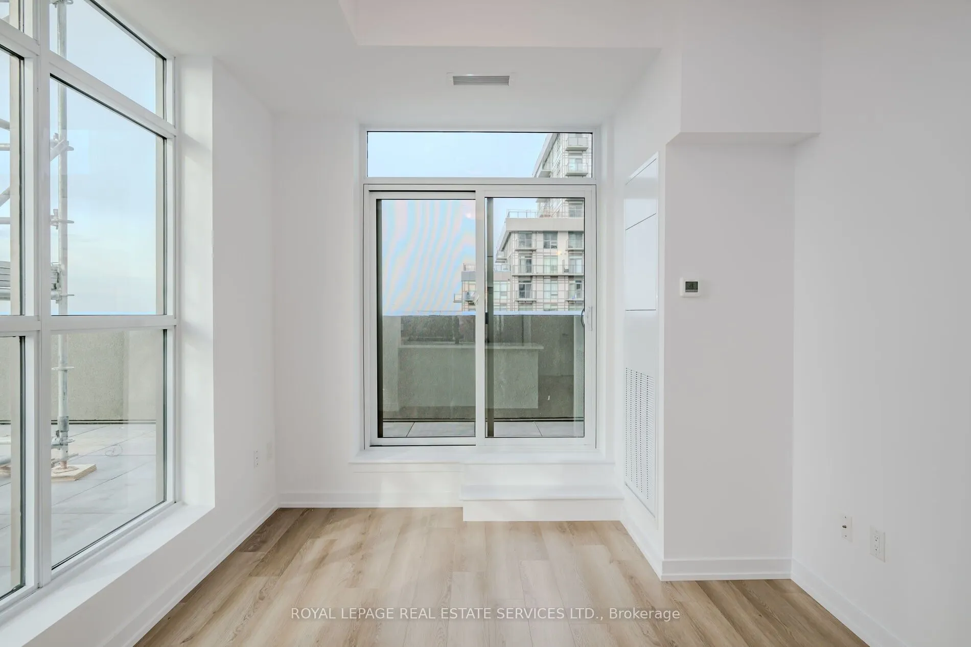 470 Dundas Street E, #517