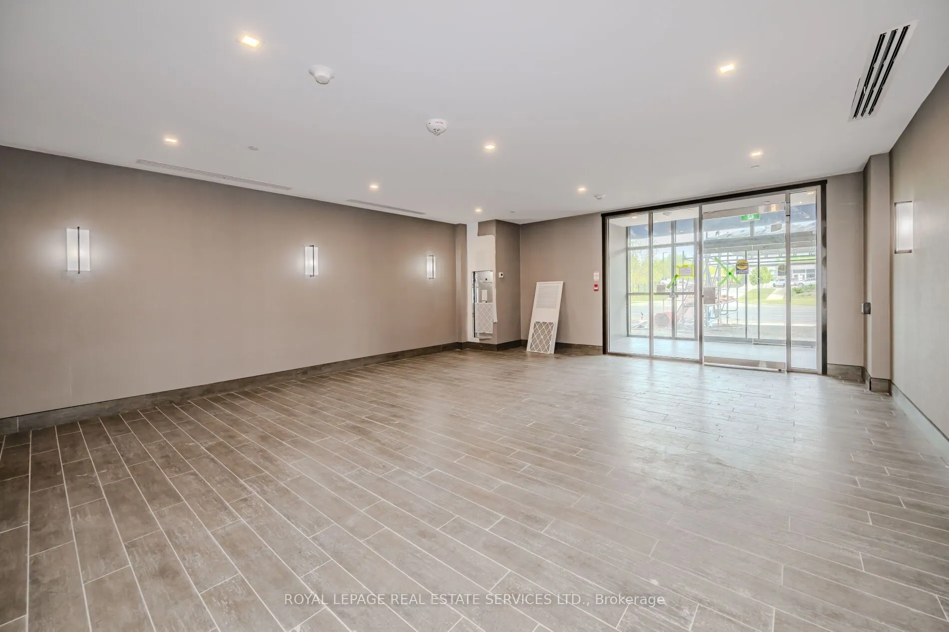 470 Dundas Street E, #517