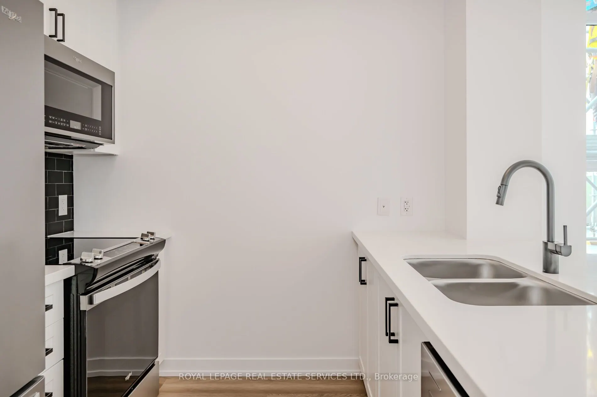 470 Dundas Street E, #517