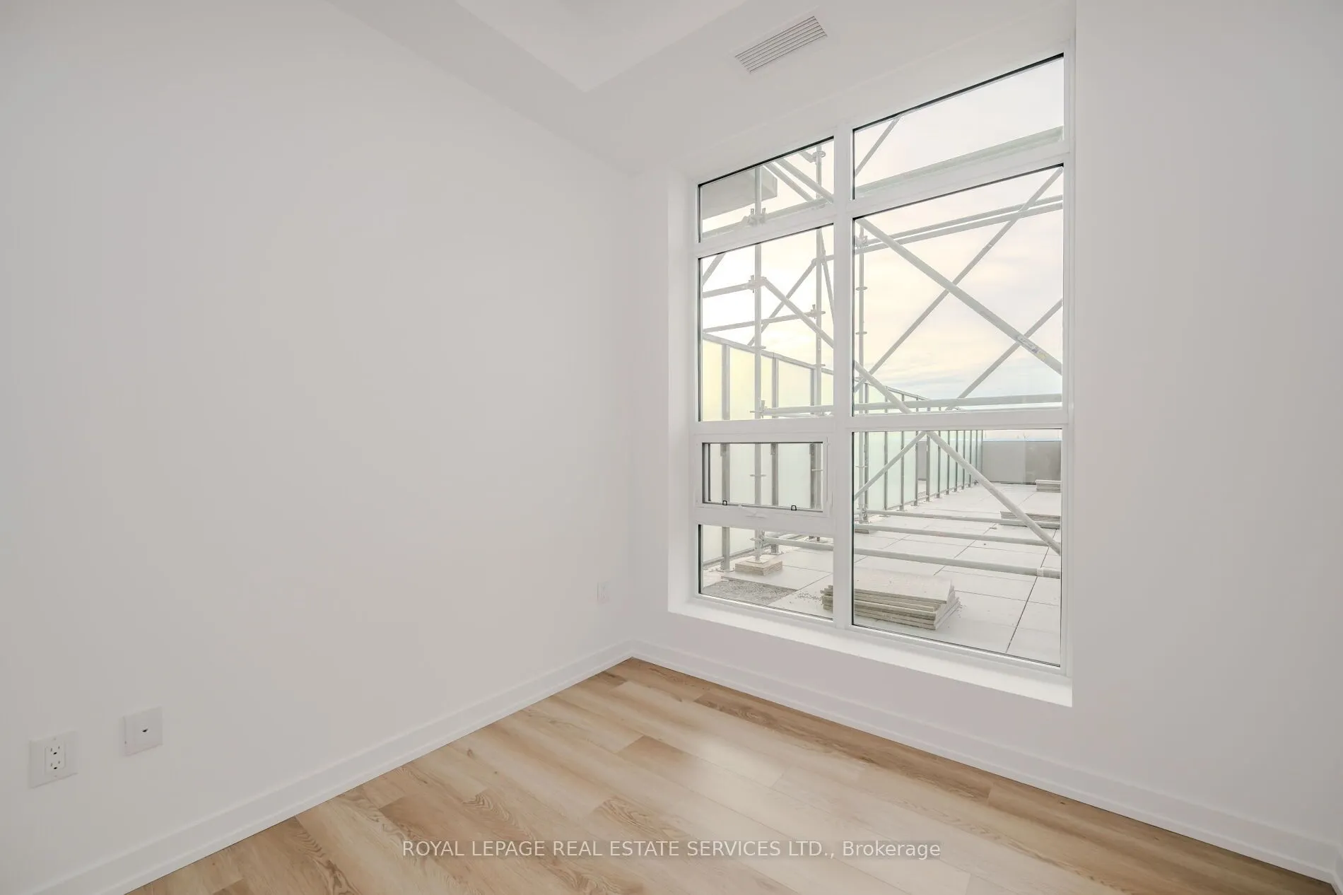 470 Dundas Street E, #517