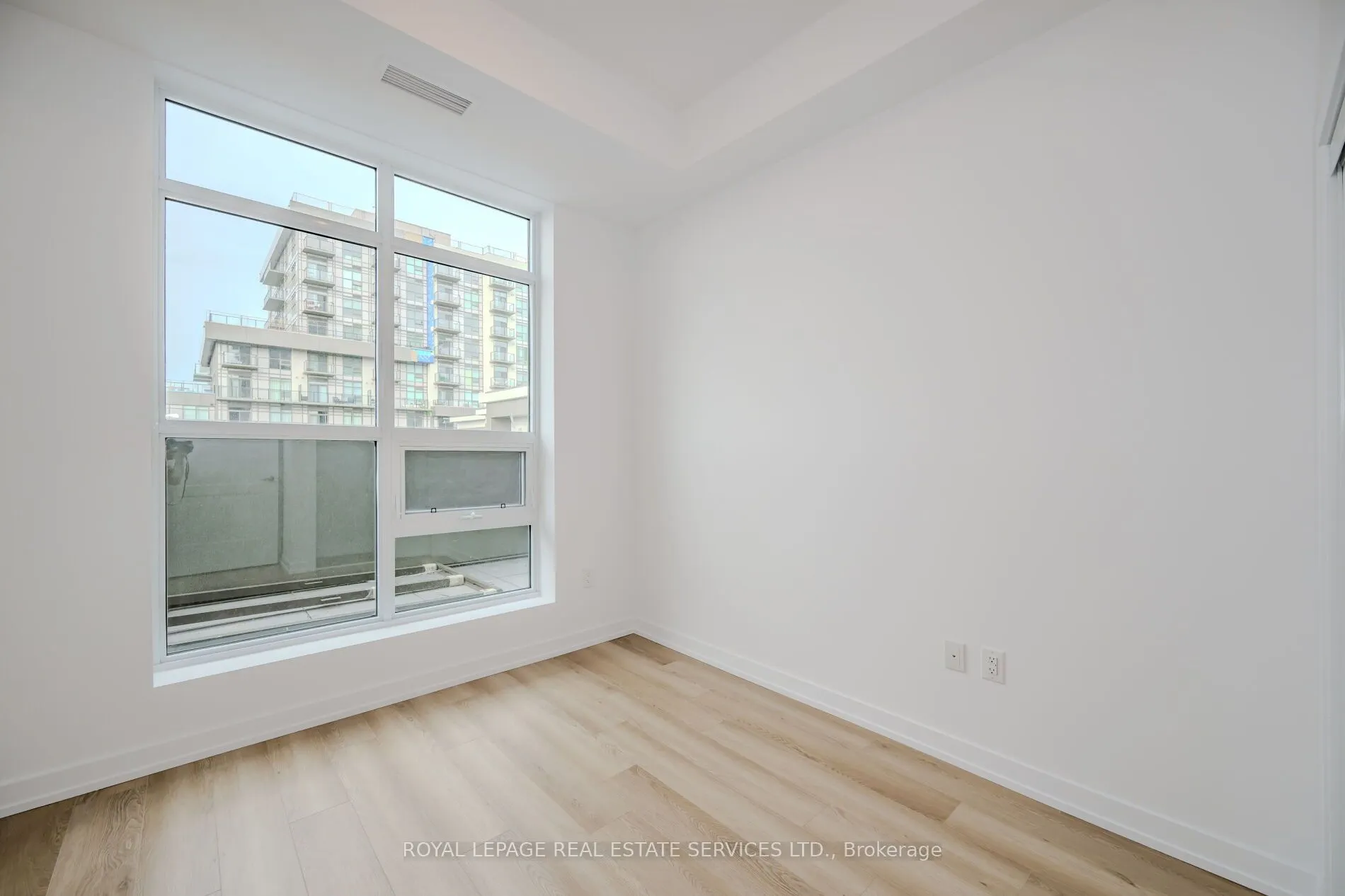 470 Dundas Street E, #517