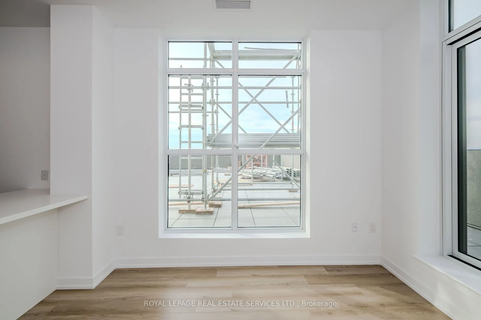470 Dundas Street E, #517