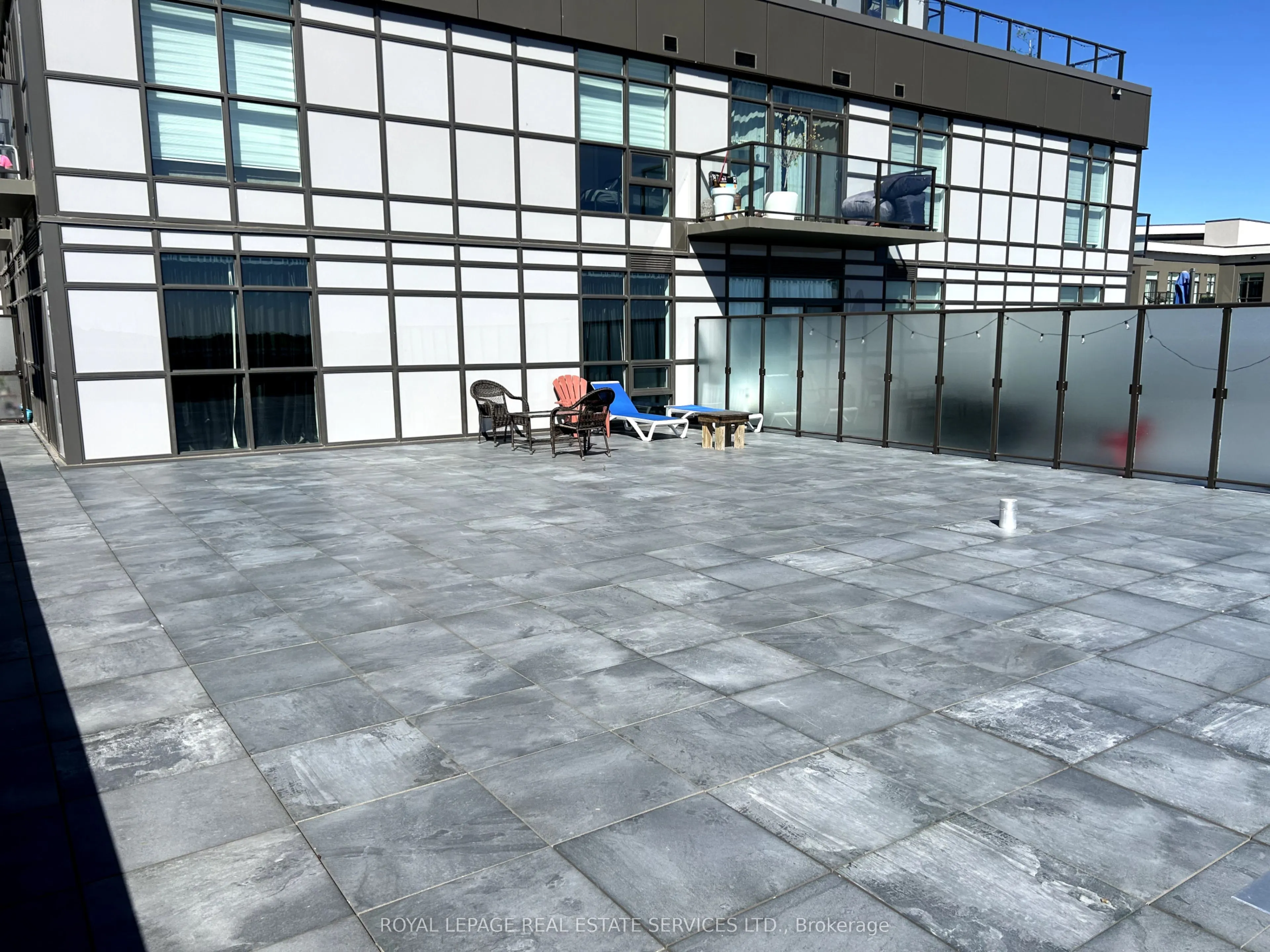 470 Dundas Street E, #517