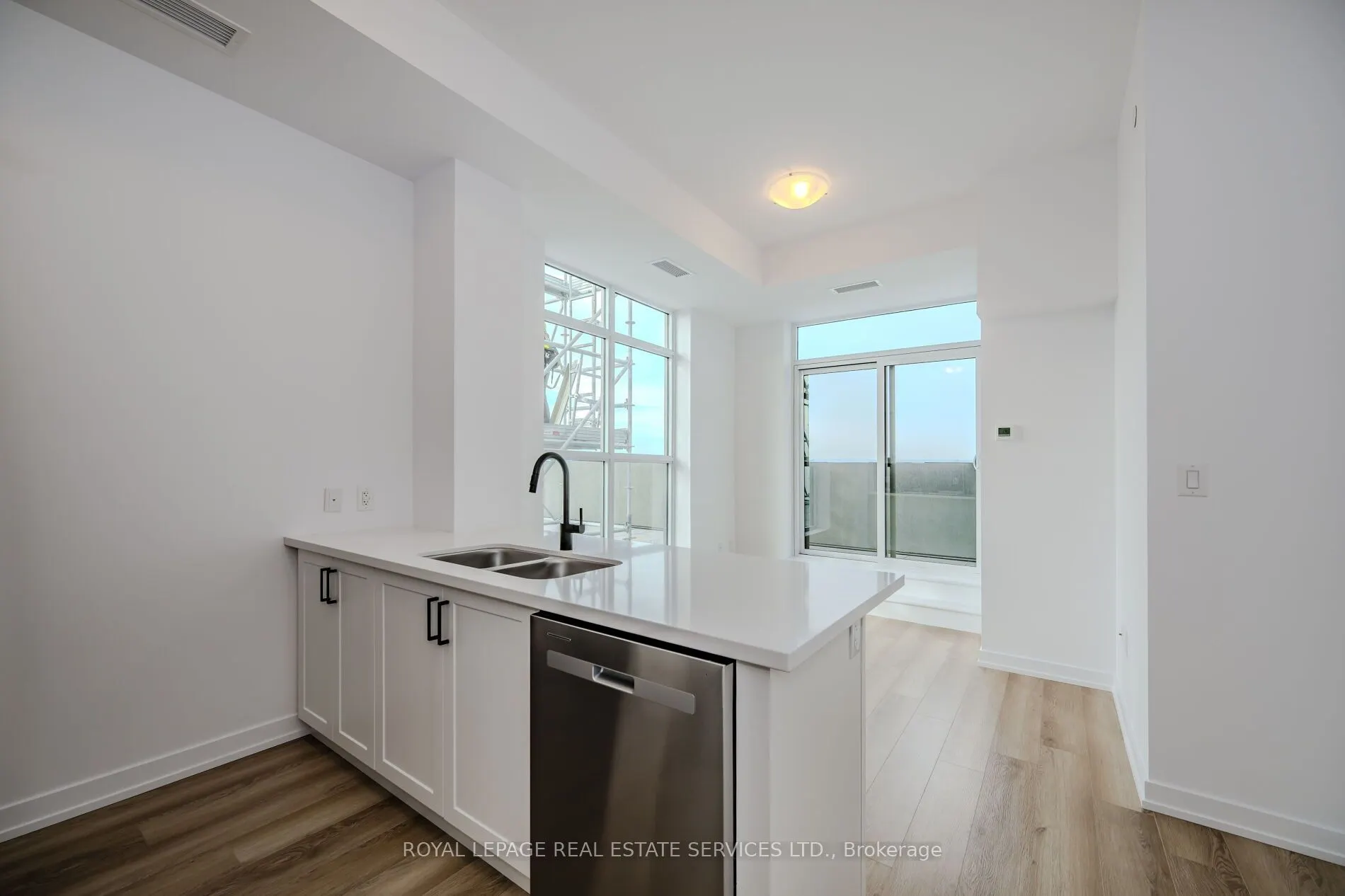 470 Dundas Street E, #517