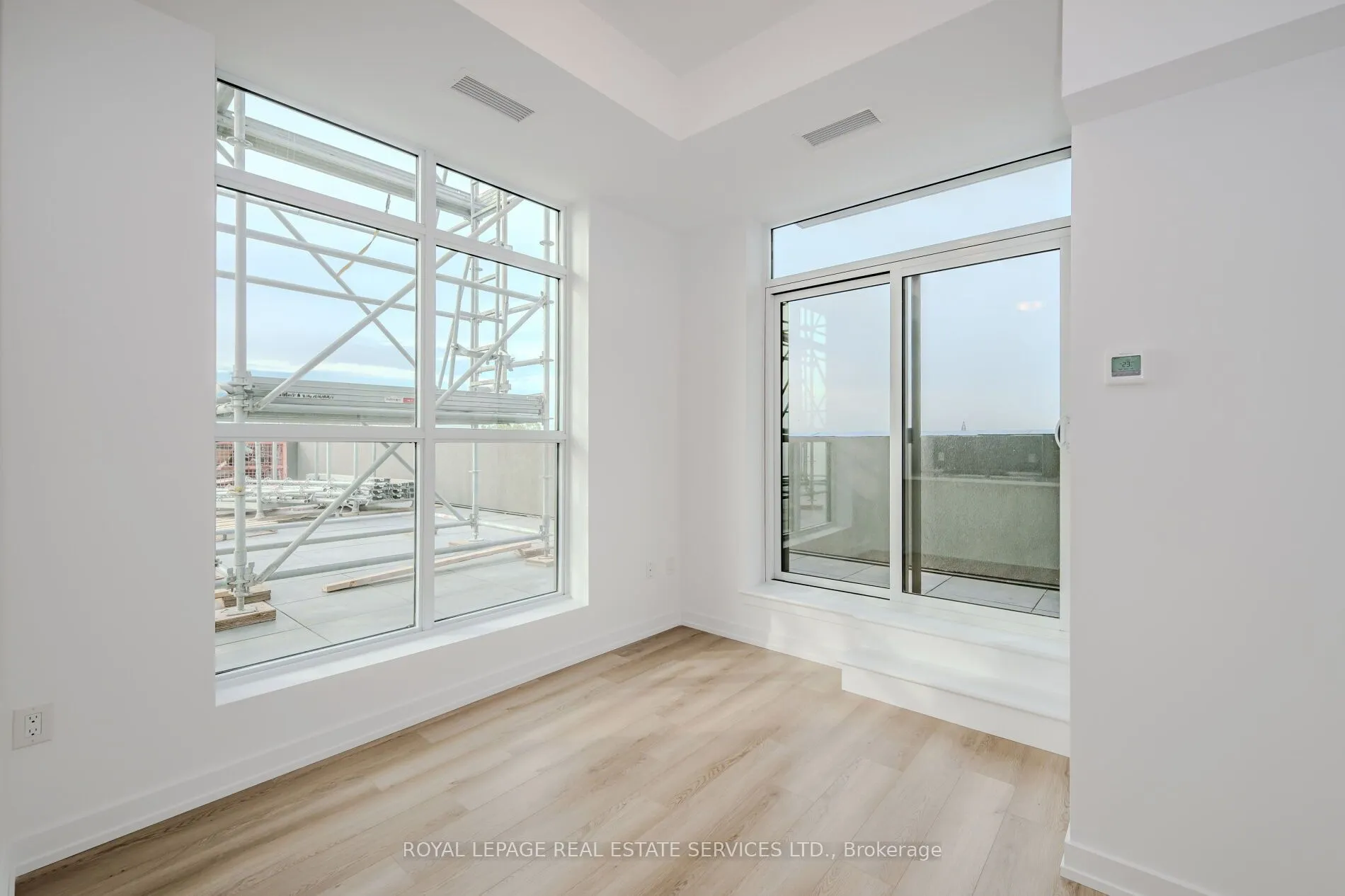 470 Dundas Street E, #517