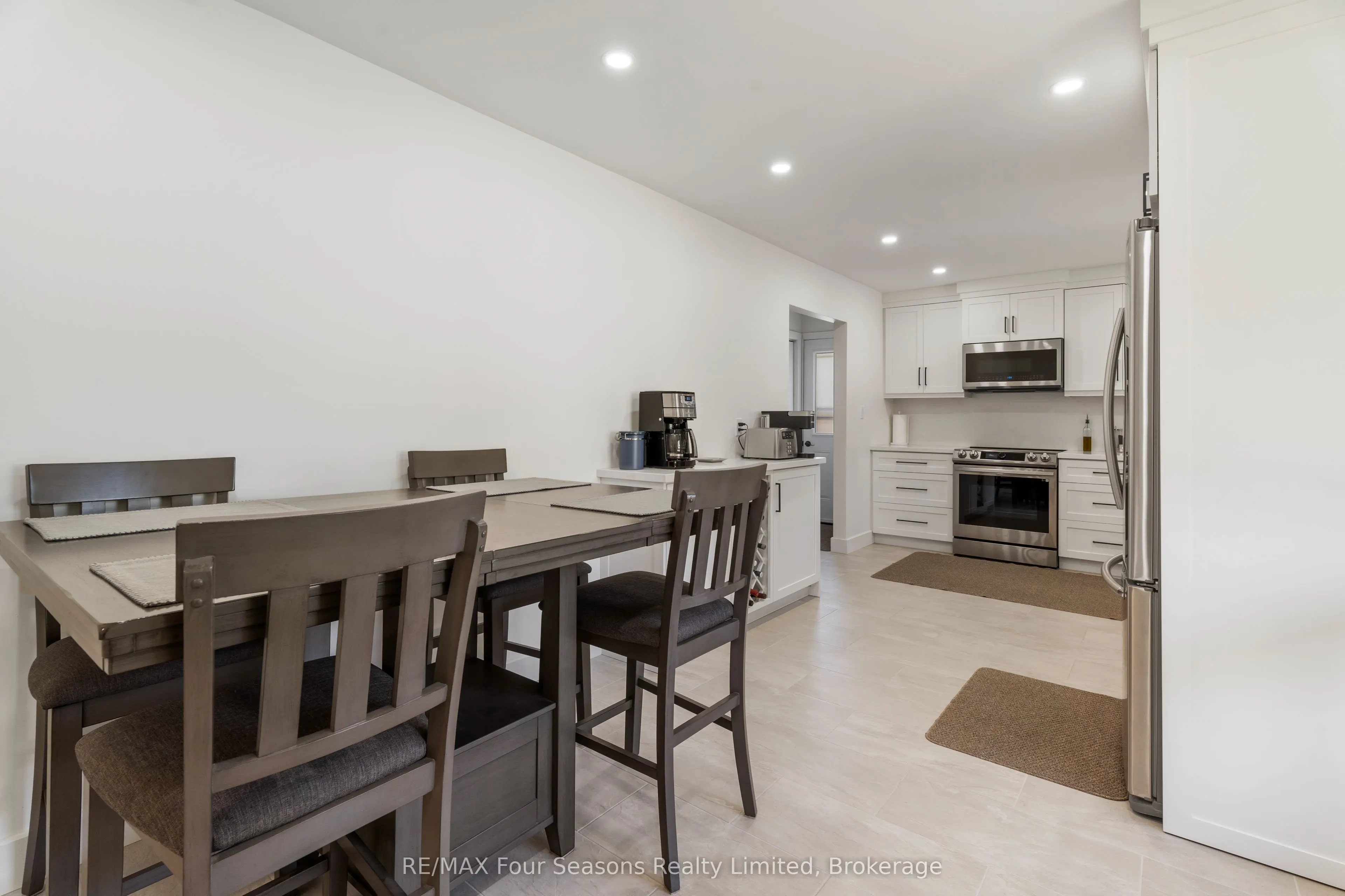 571 David Street
