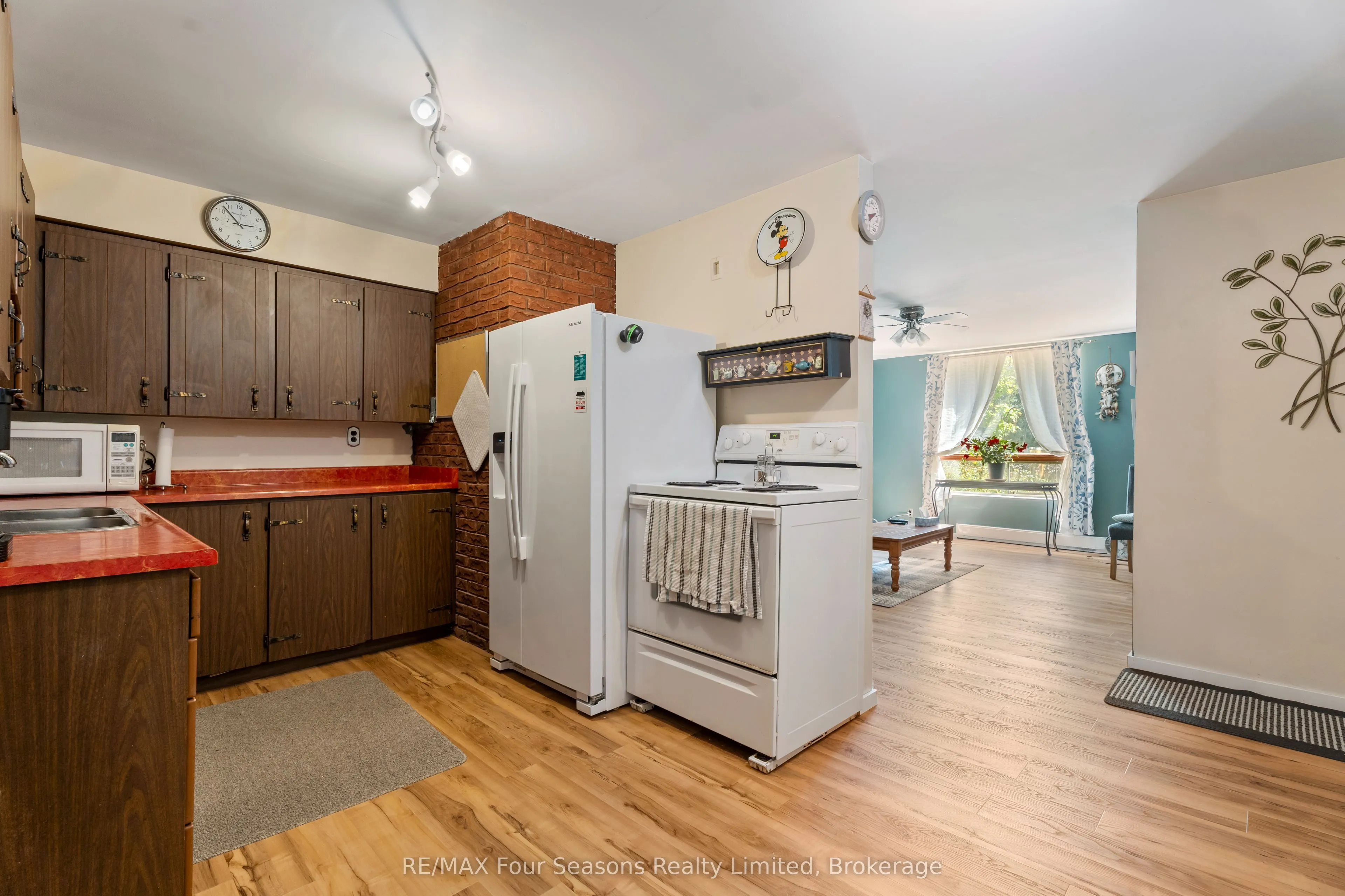 571 David Street