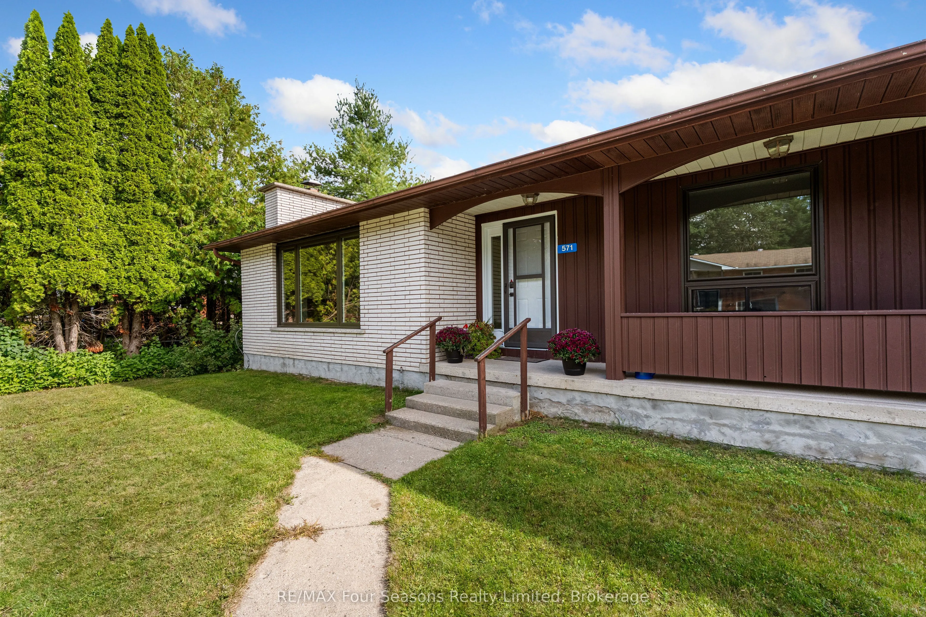 571 David Street