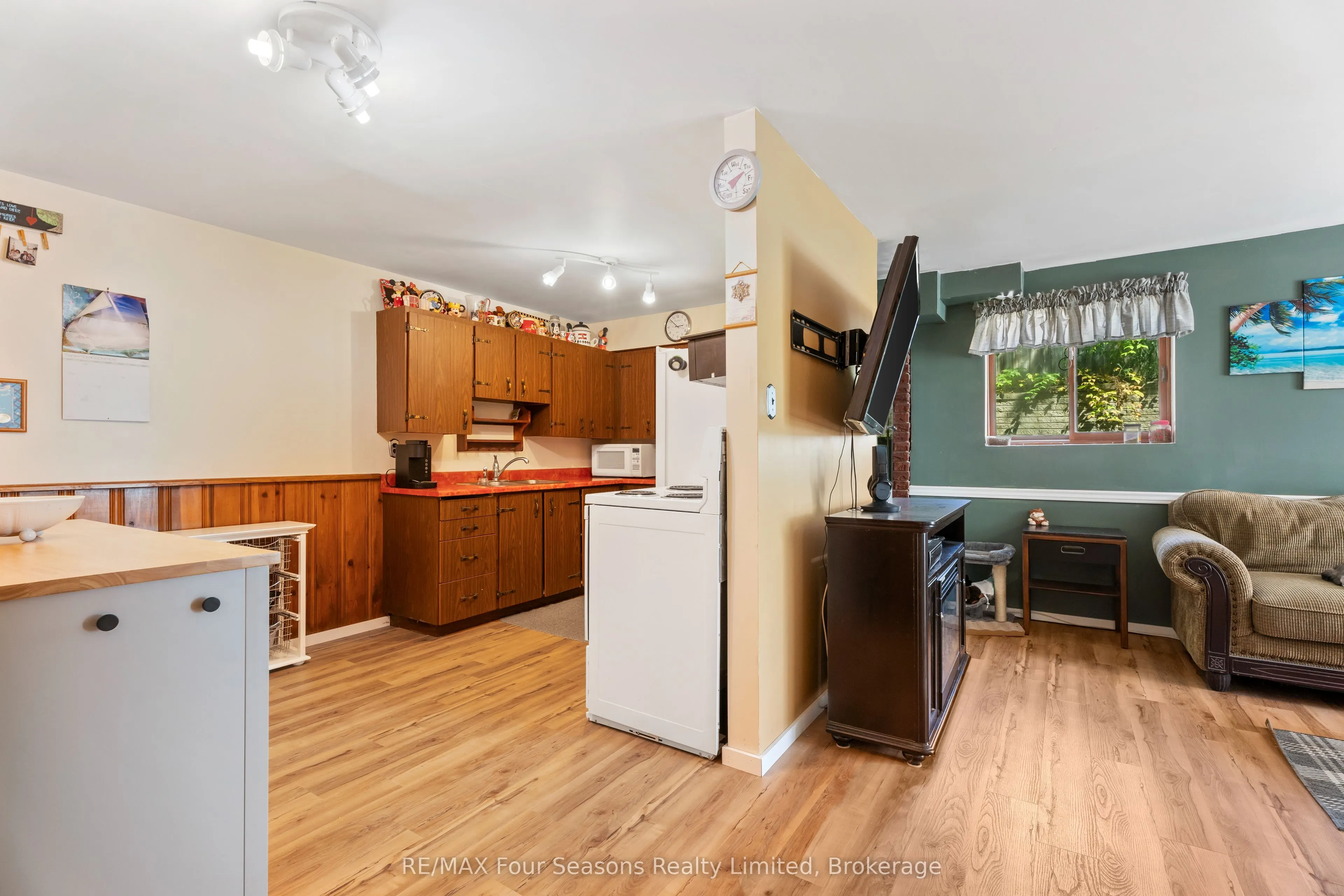 571 David Street