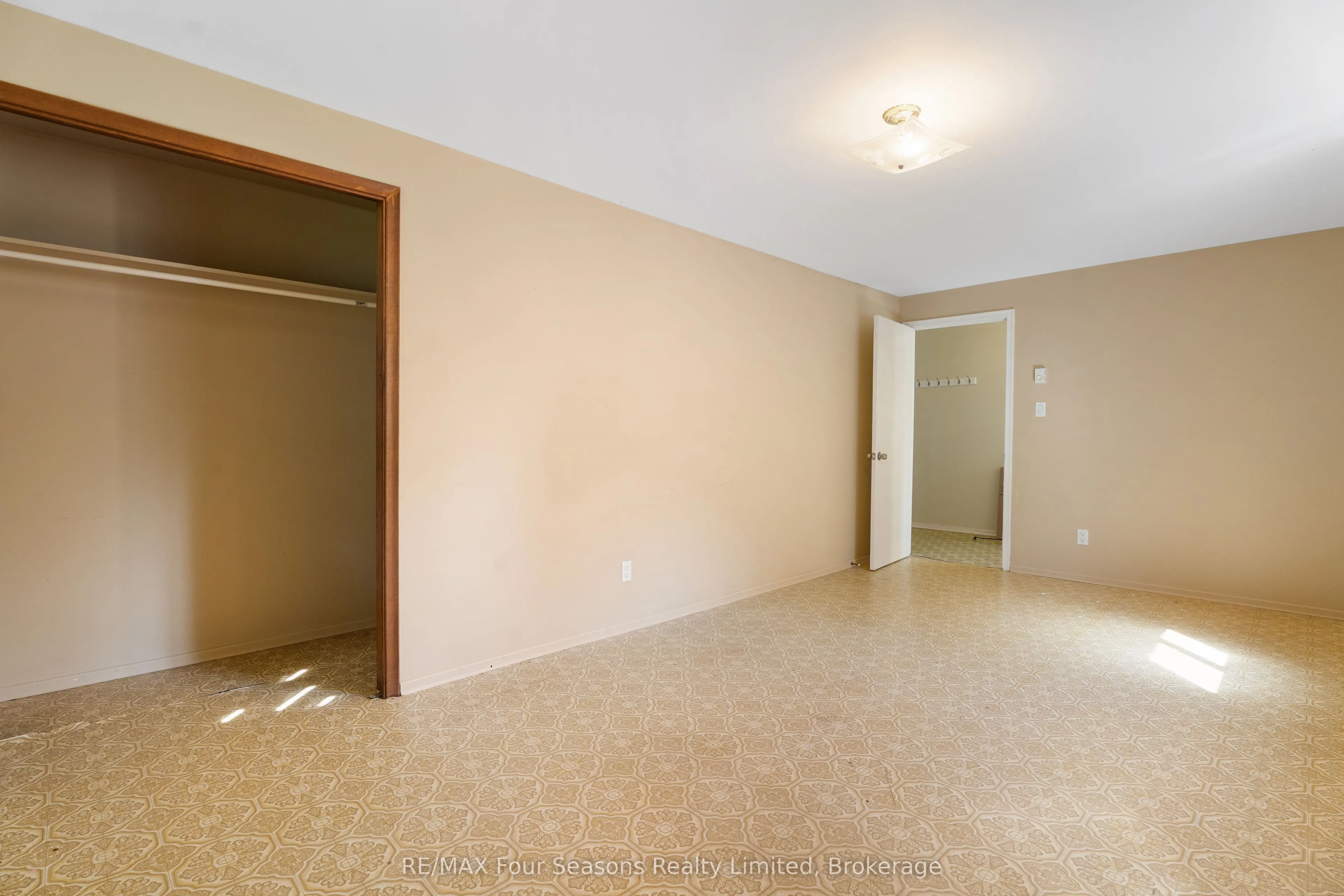 571 David Street
