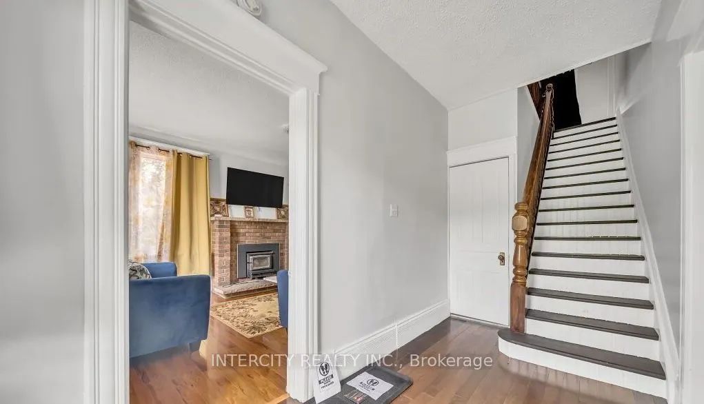 8731 Wellington Road