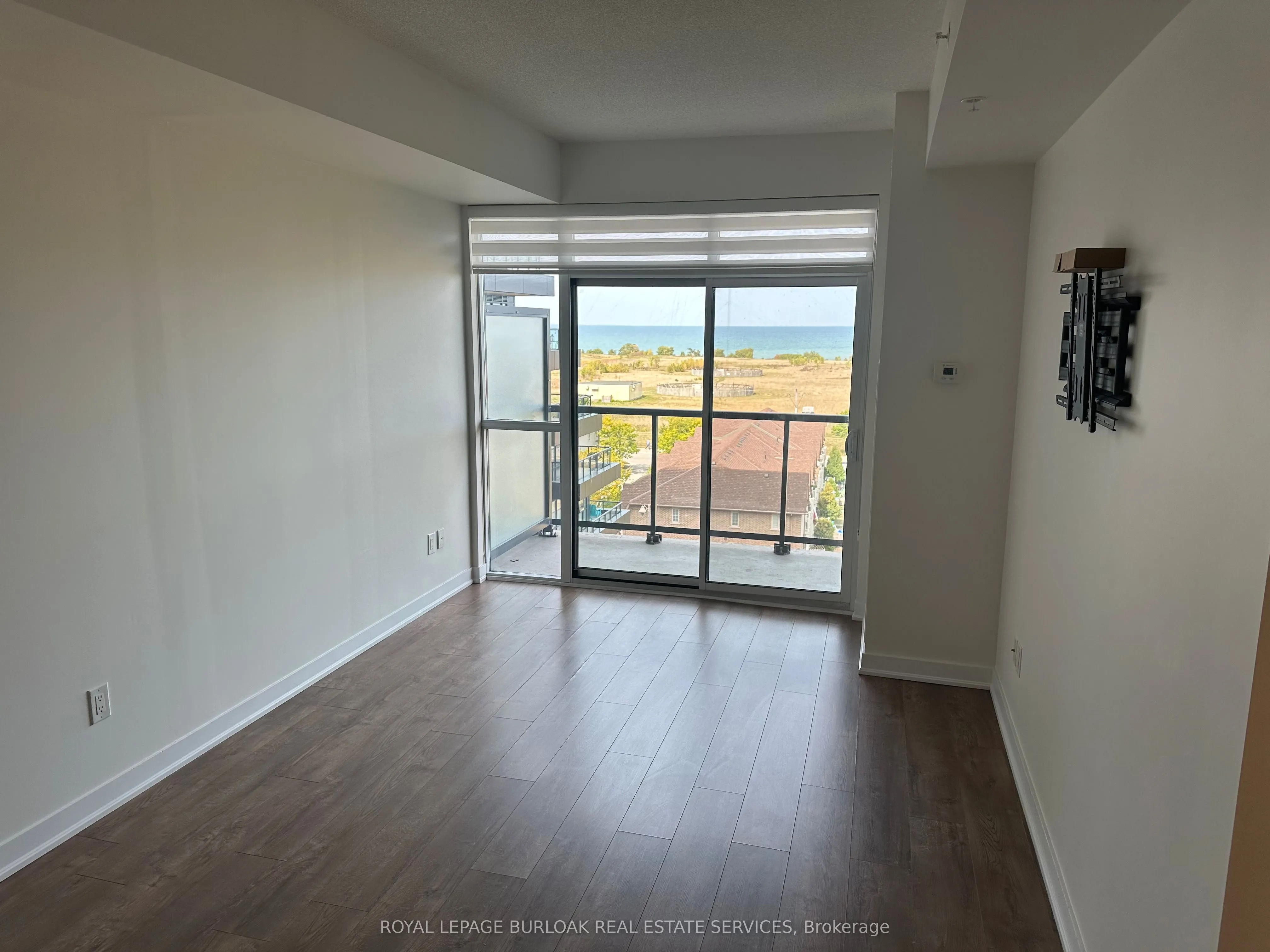 550 North Service Road N, #612