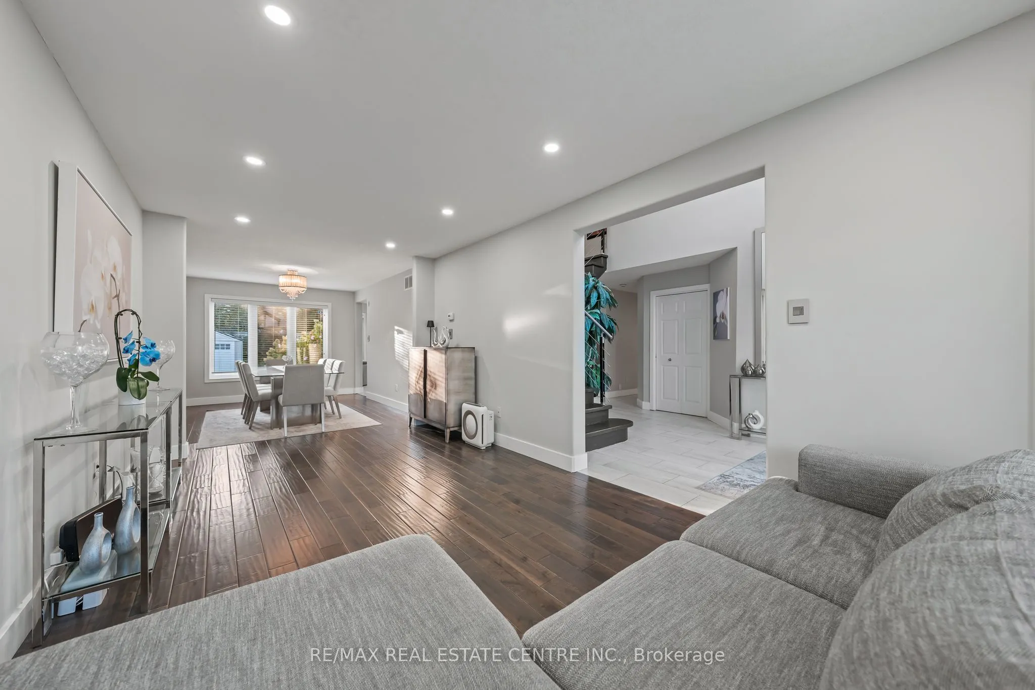 715 BURNETT Avenue