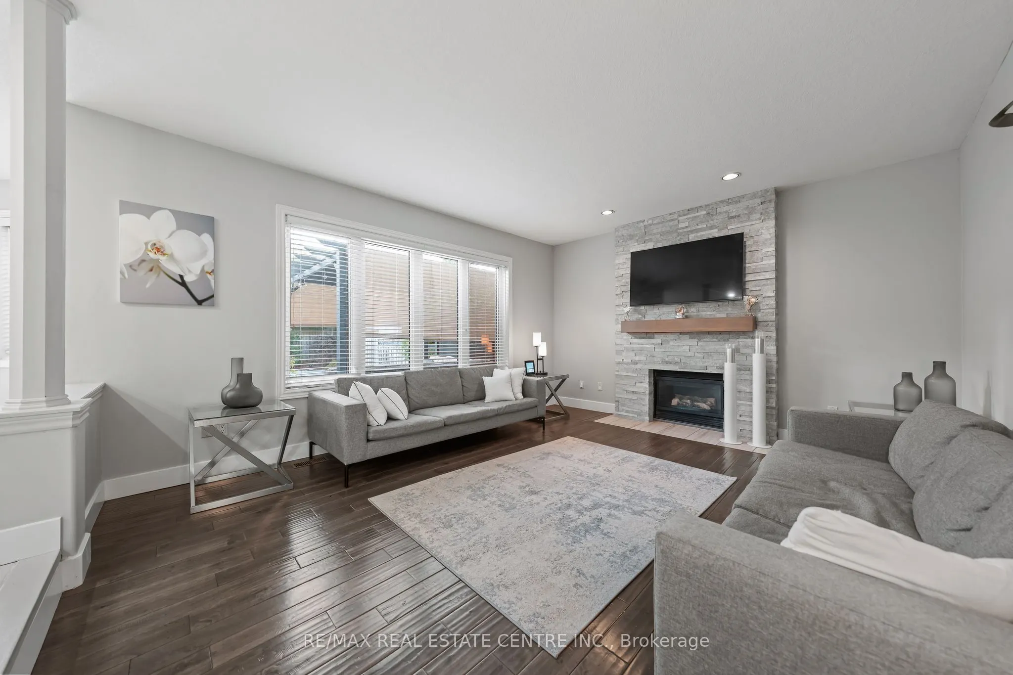 715 BURNETT Avenue