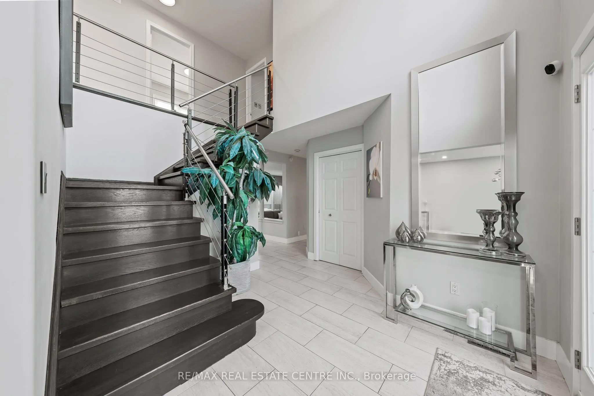 715 BURNETT Avenue
