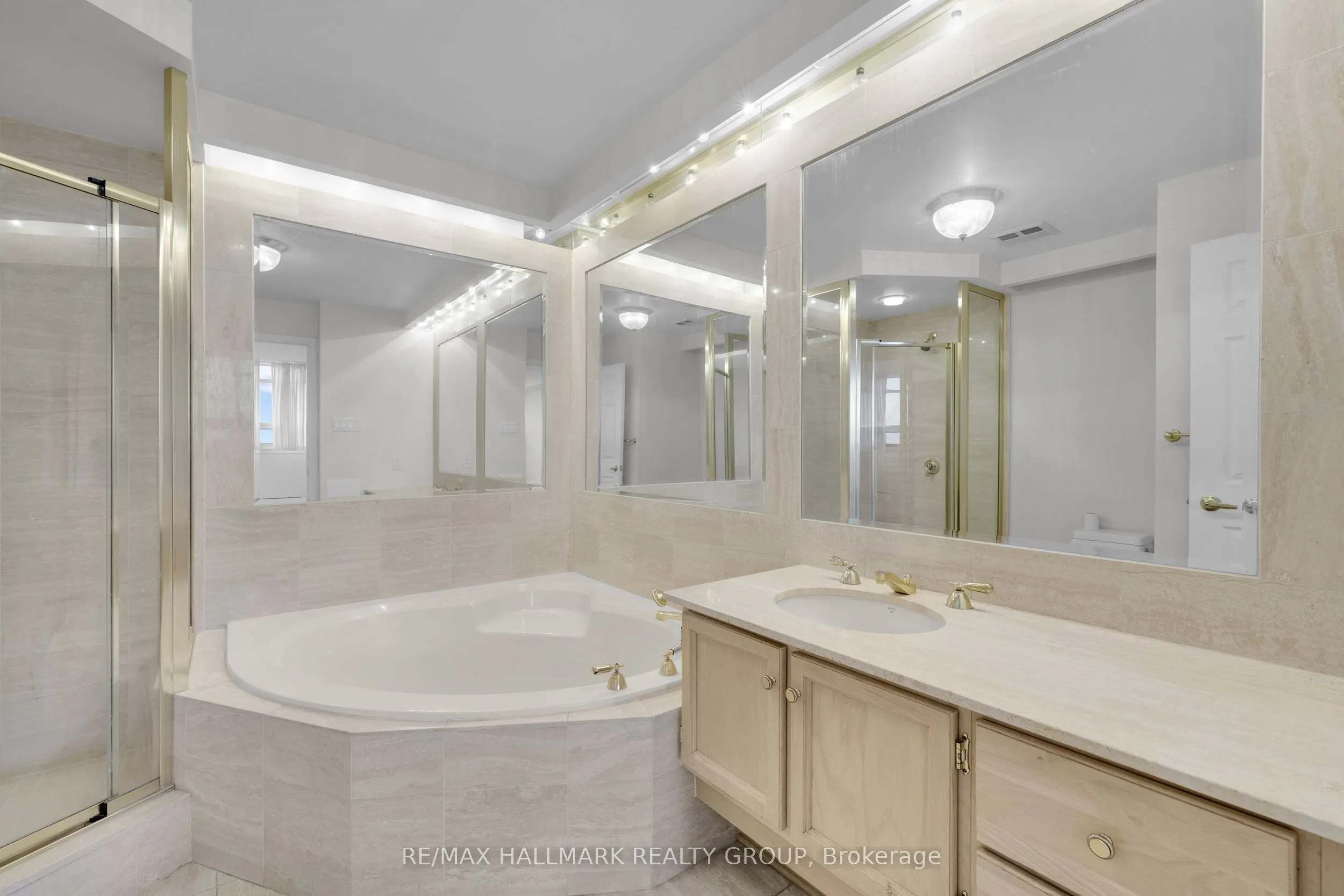 1480 Riverside Drive, #2204