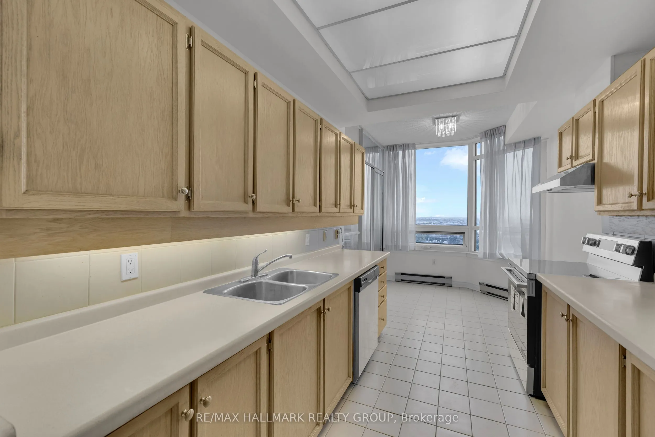 1480 Riverside Drive, #2204