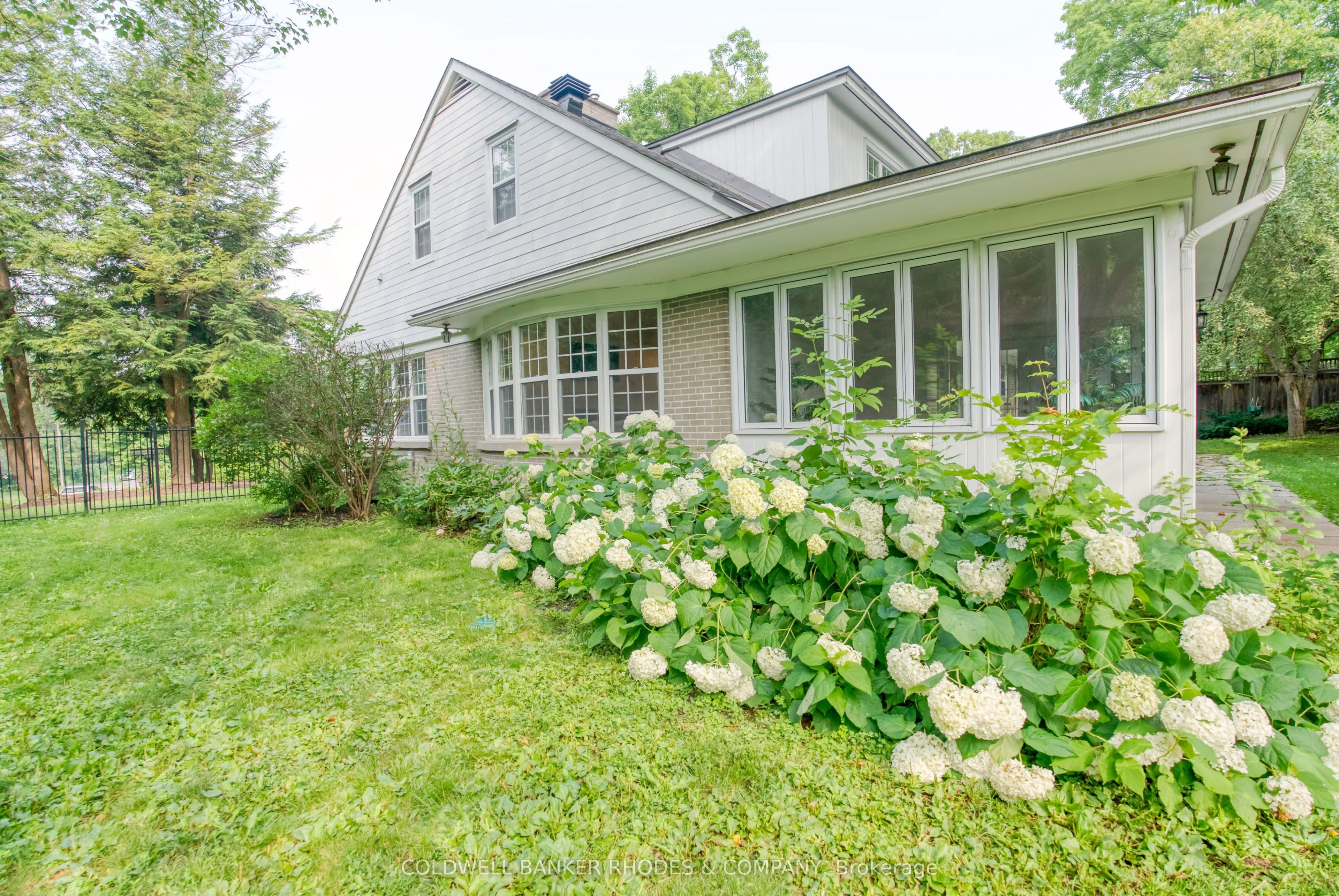 150 Lakeway Drive