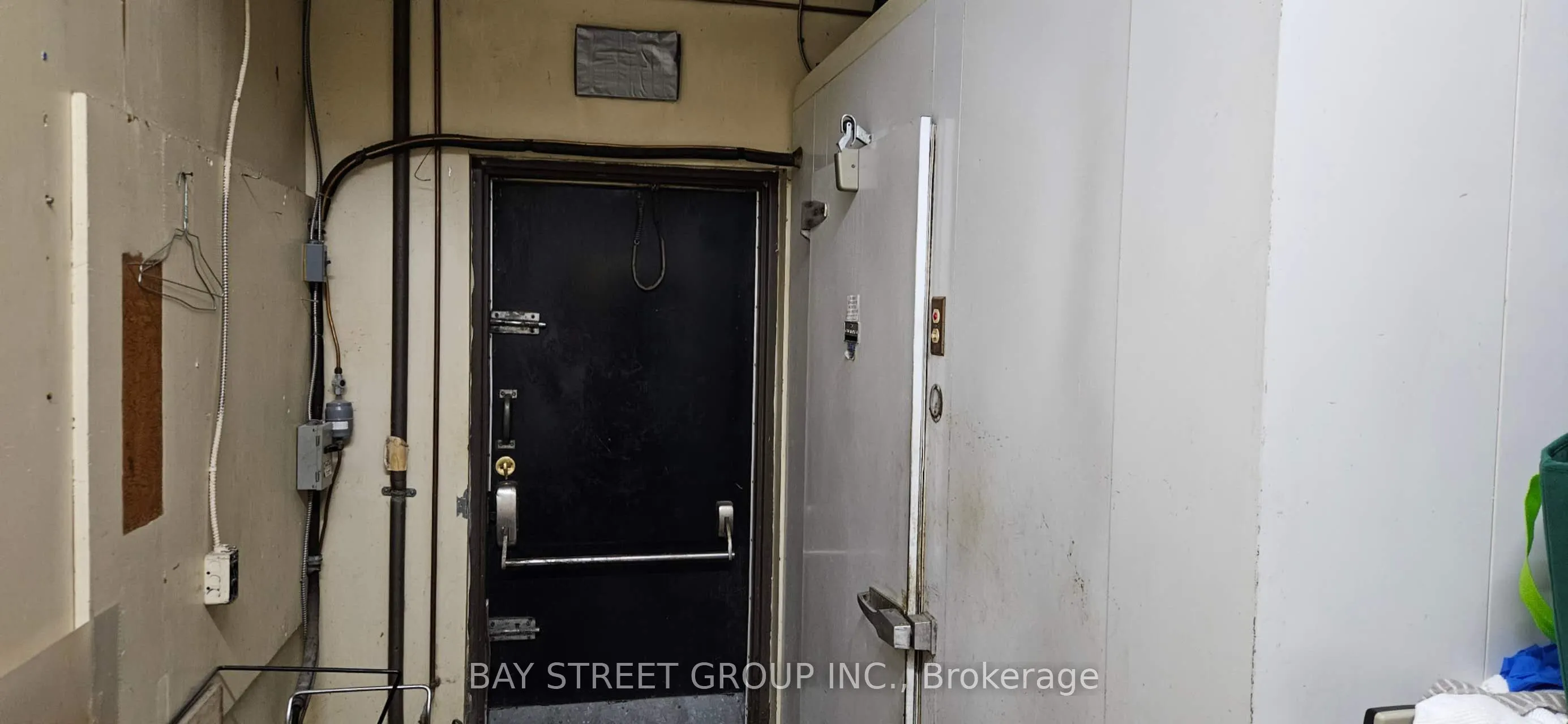 49 King Street E