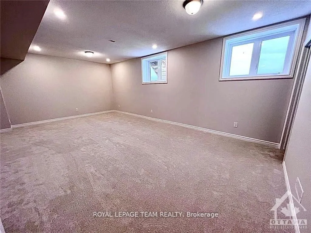 722 VENNECY Terrace