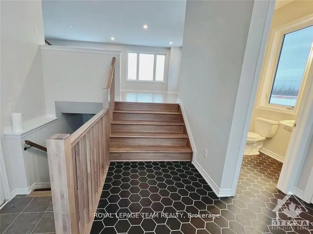 722 VENNECY Terrace