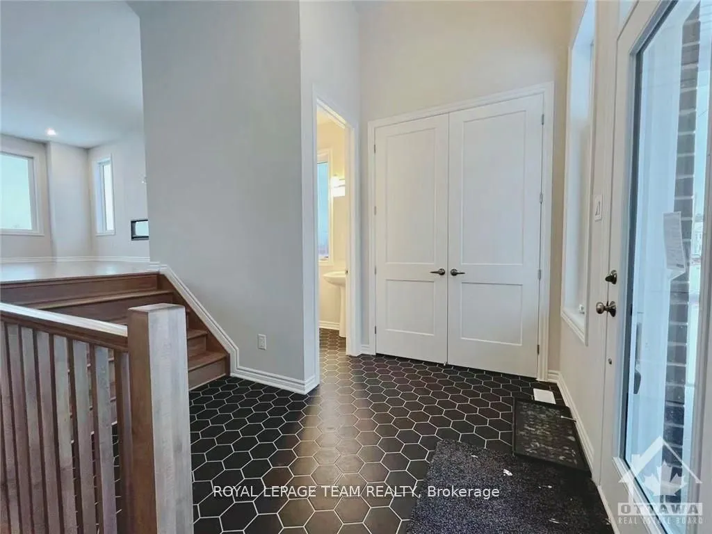 722 VENNECY Terrace