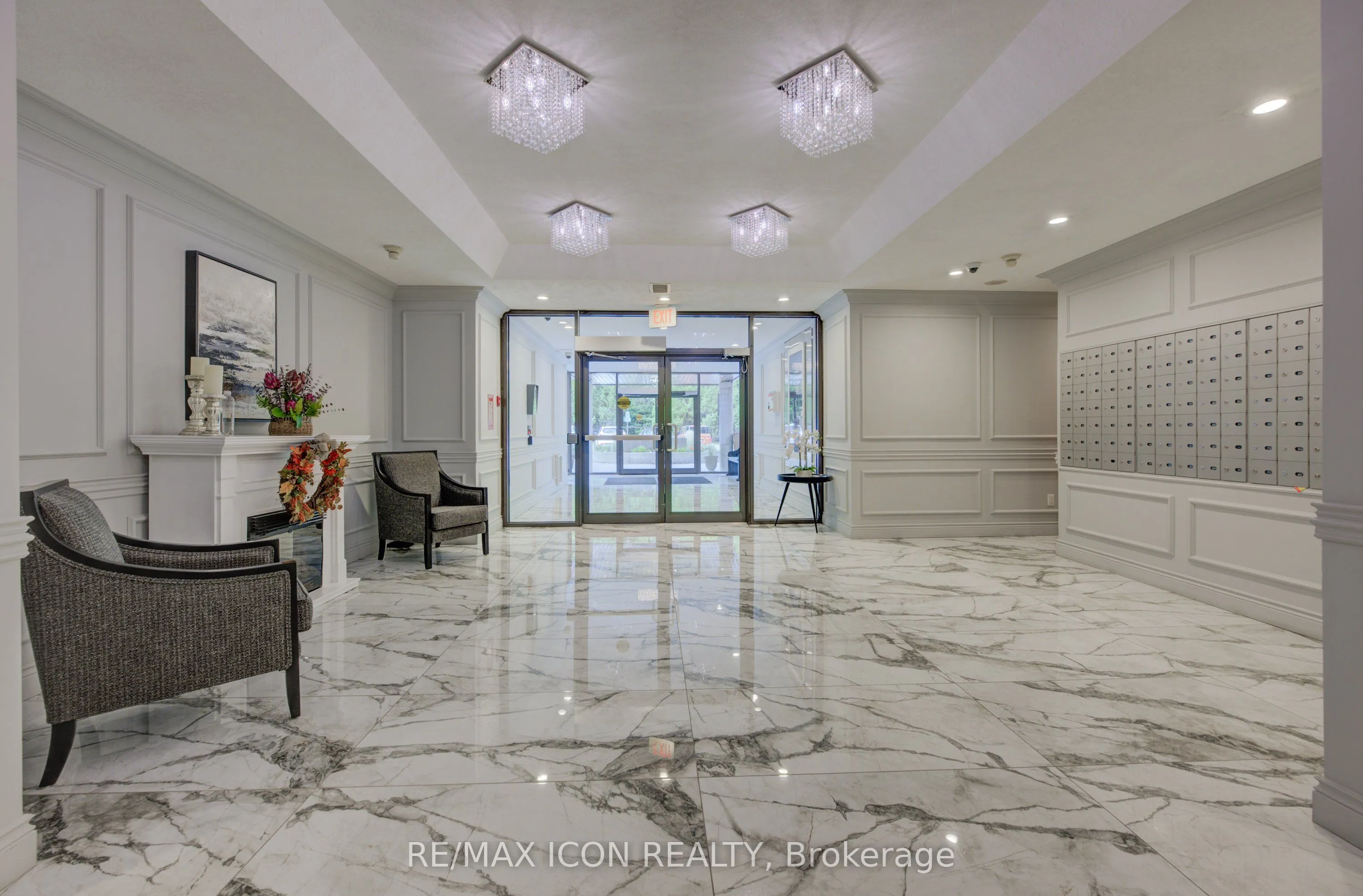 237 King Street W, #901