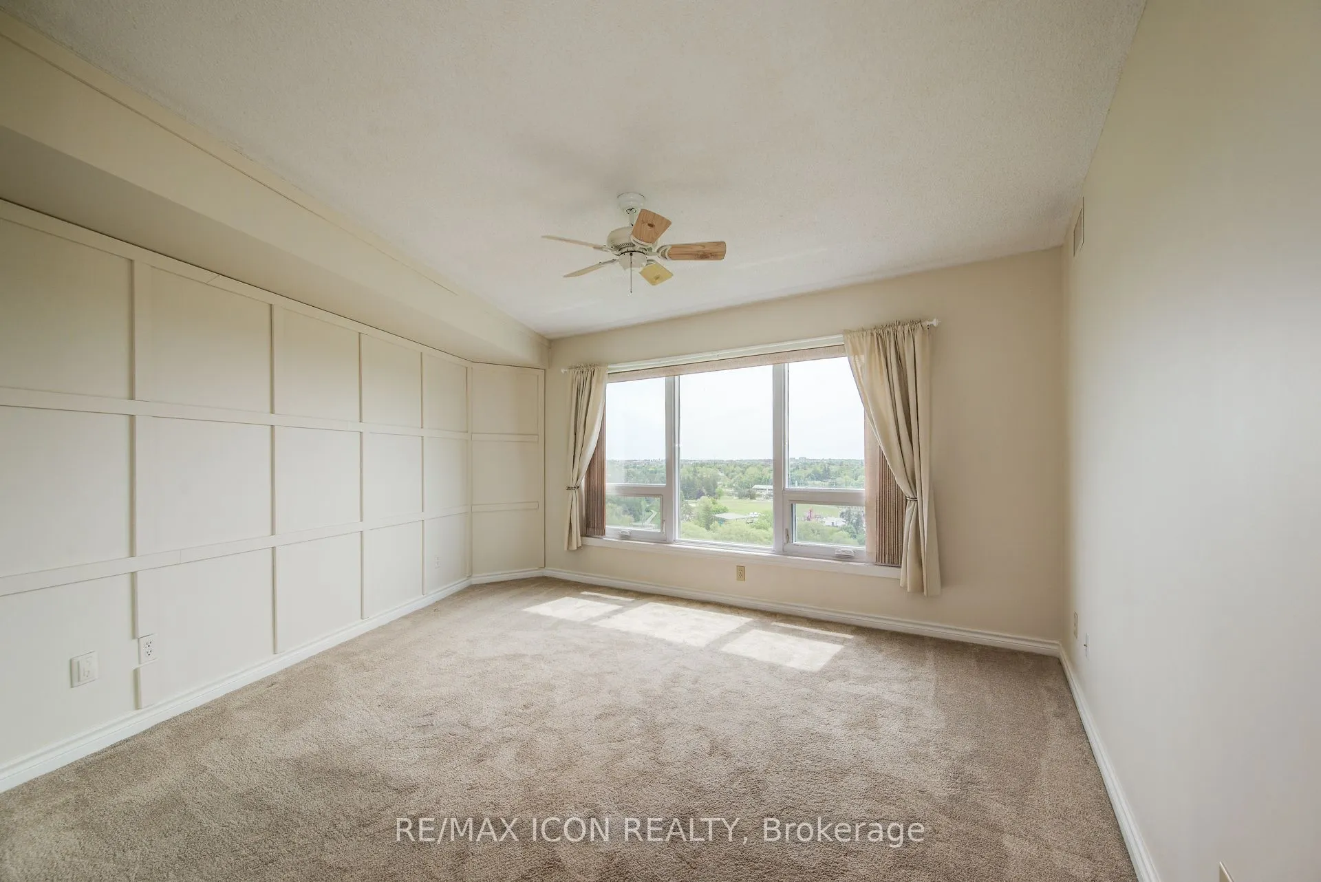237 King Street W, #901