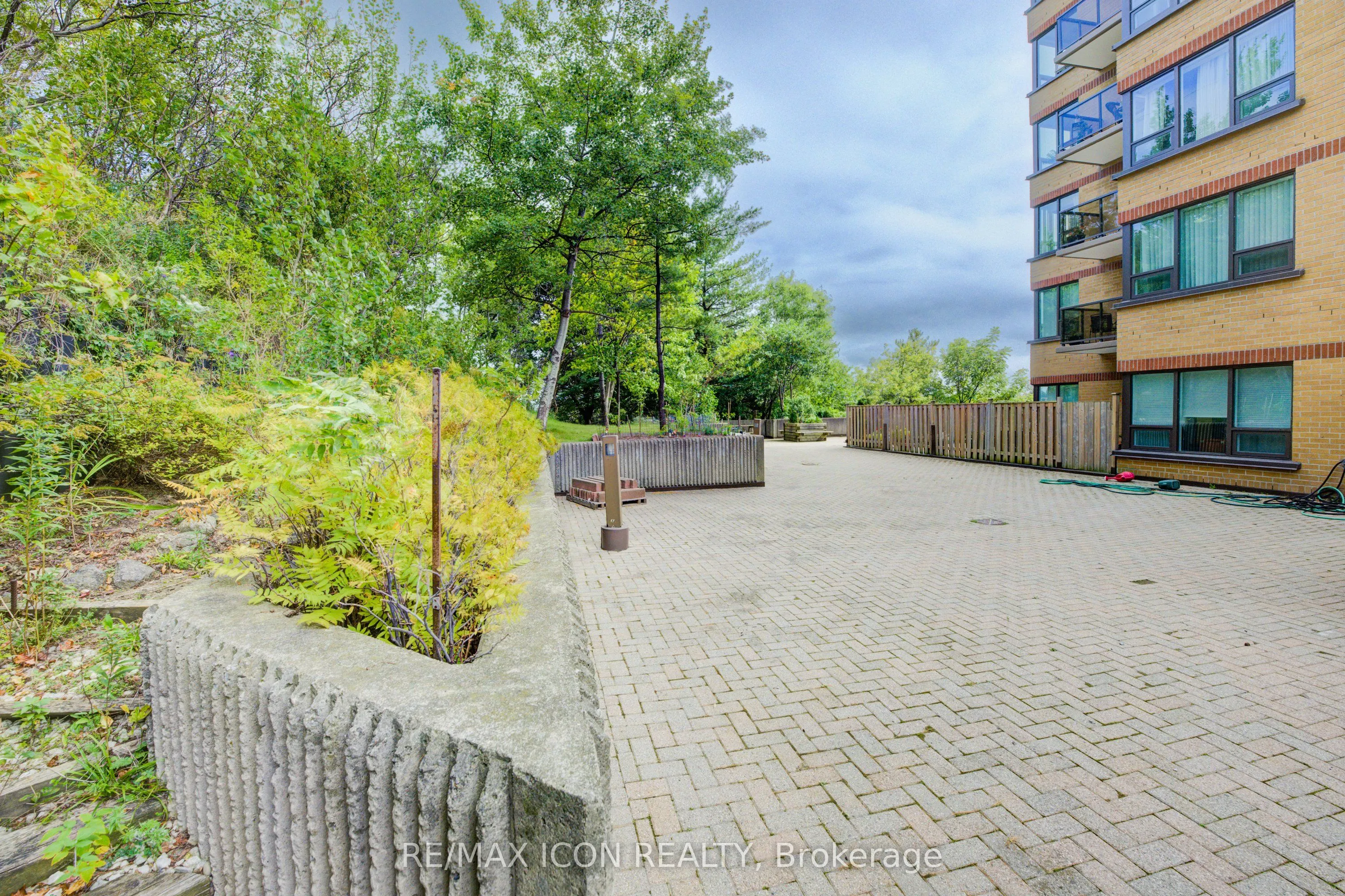 237 King Street W, #901