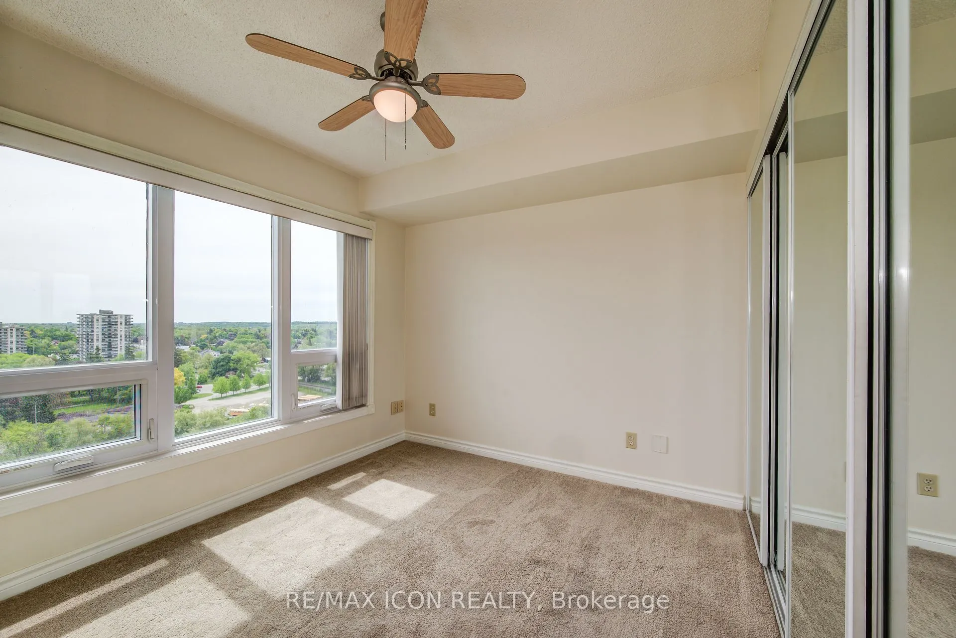 237 King Street W, #901