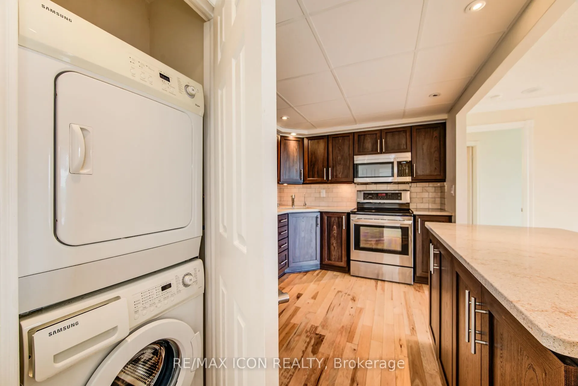 237 King Street W, #901