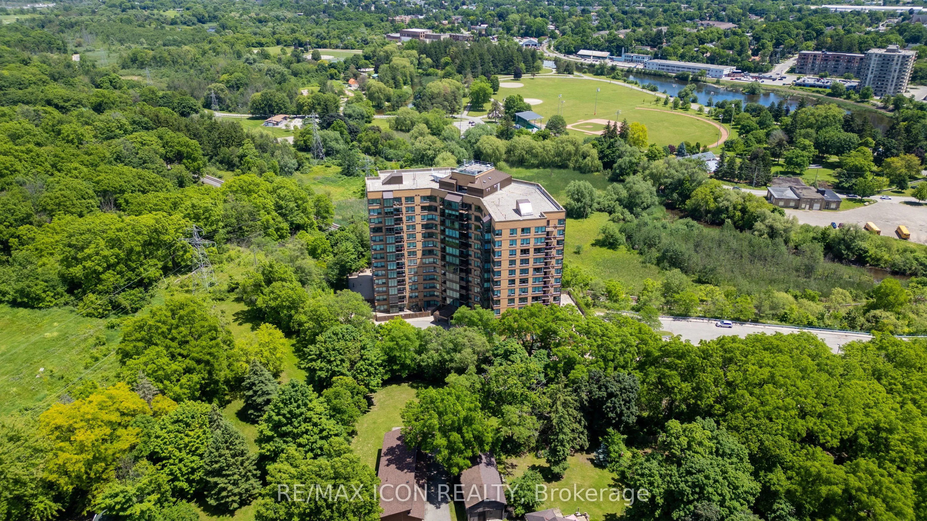 237 King Street W, #901