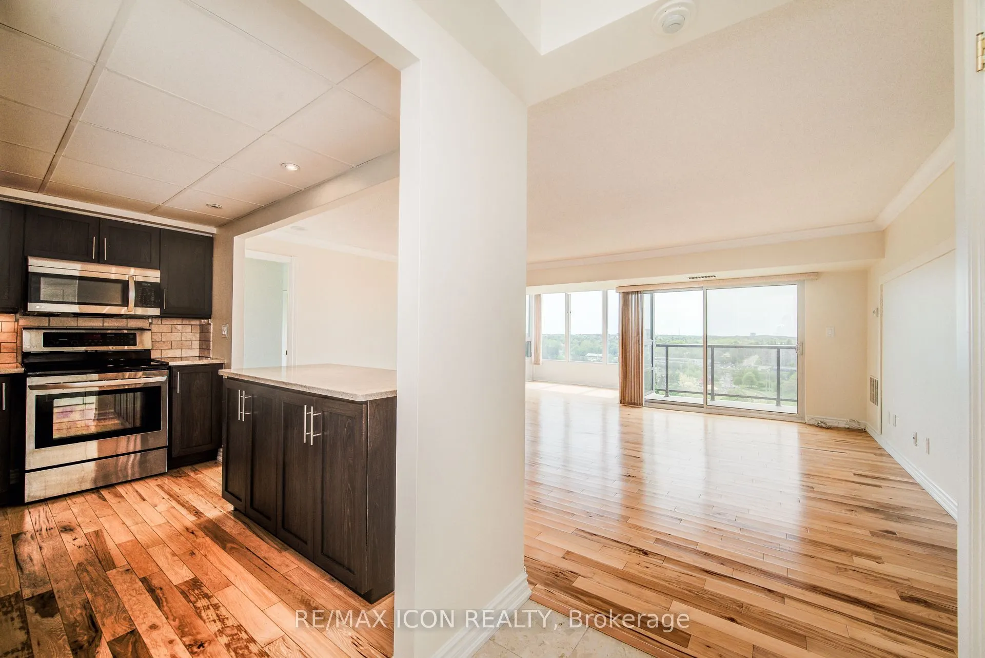 237 King Street W, #901